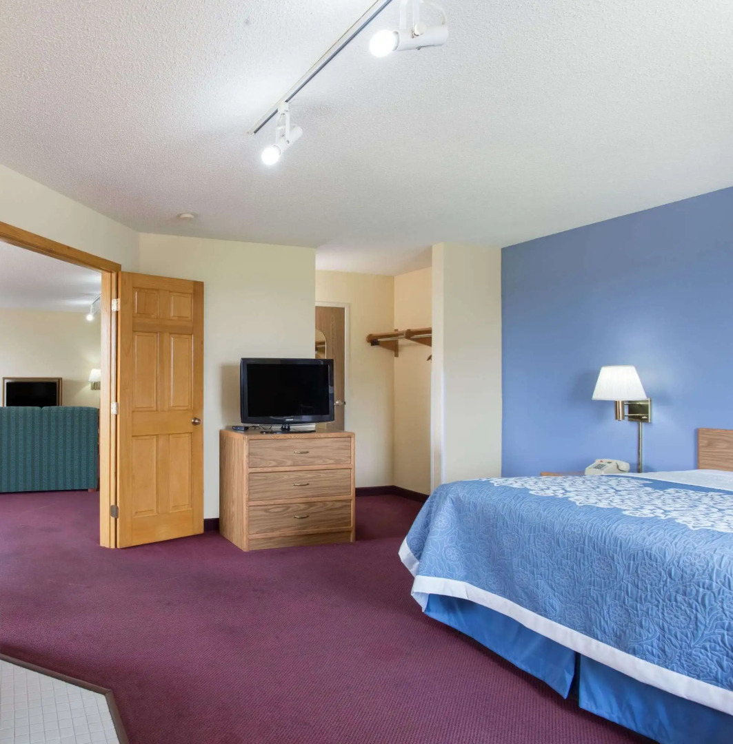 Days Inn by Wyndham Johnson Creek