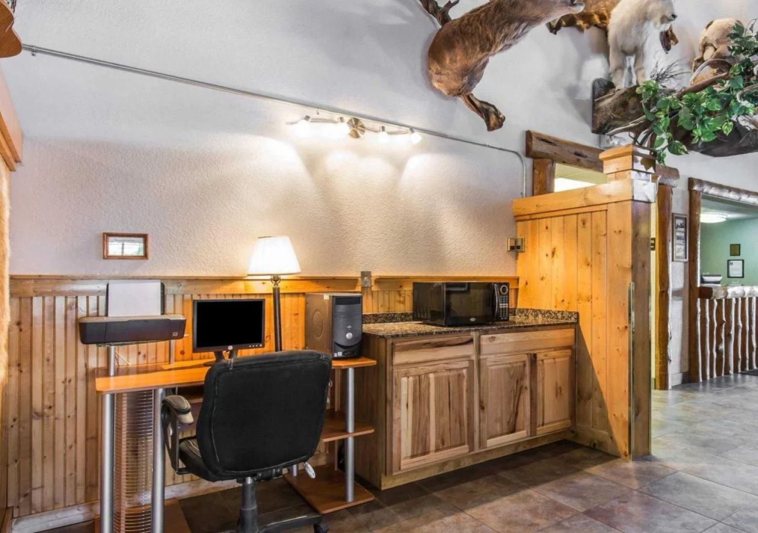 Antler Lodge - Gardiner MT