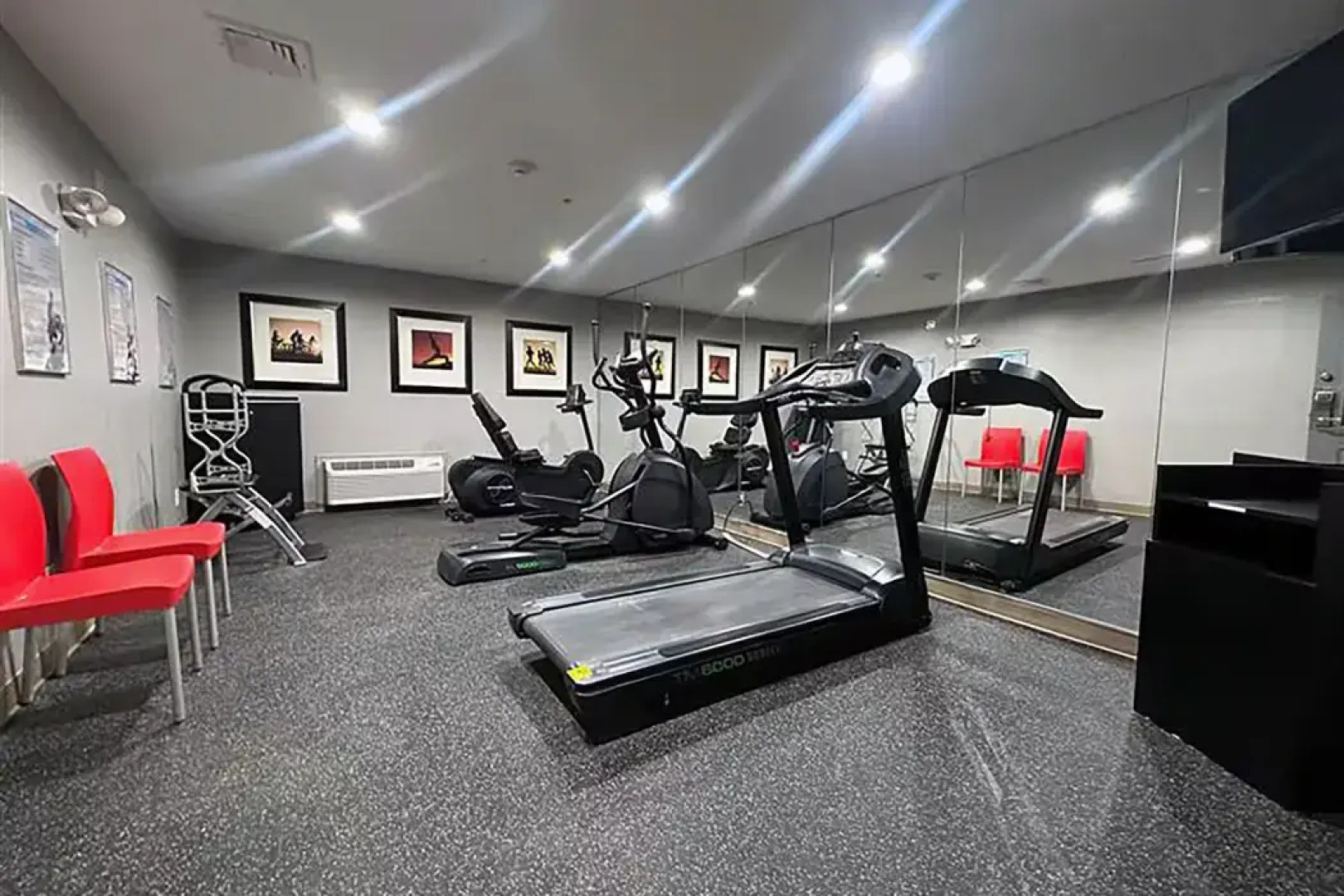 Hawthorn Extended Stay by Wyndham Bedford / Dallas