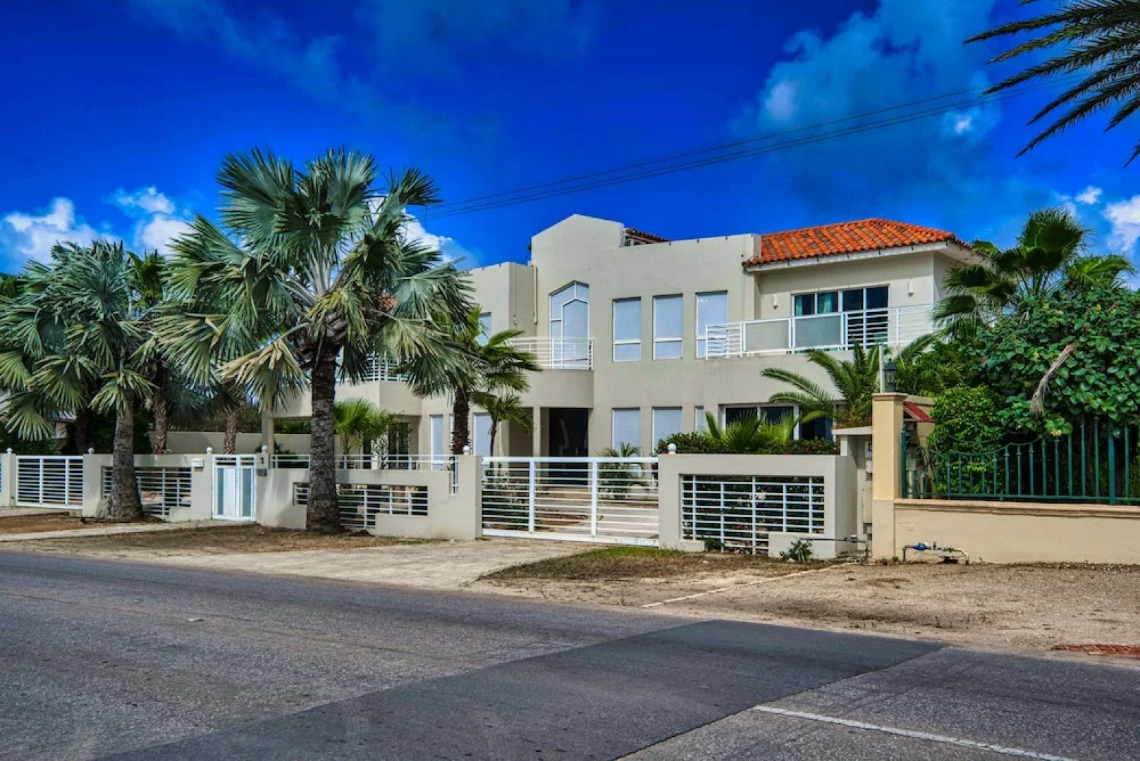 Direct Ocean Front Villa With Private Pool + View! Boca Catalina Malmok!