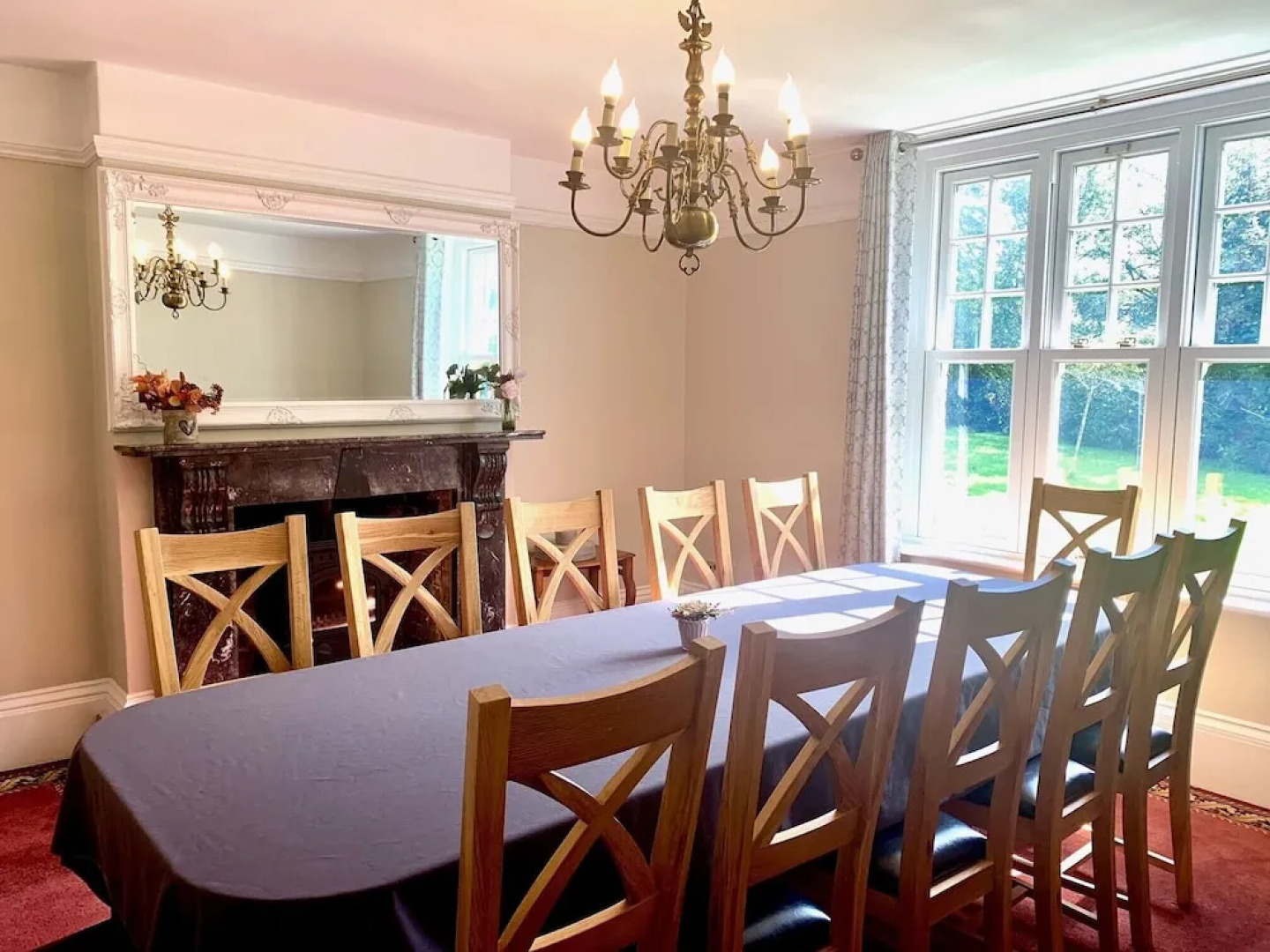 The Farmhouse - Sleeps 12 With Private Grounds