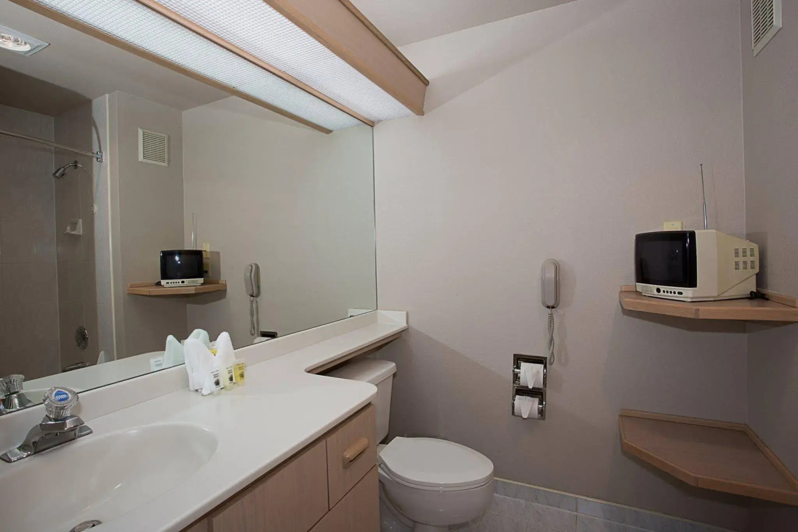 Sojourn Suites Portland Airport