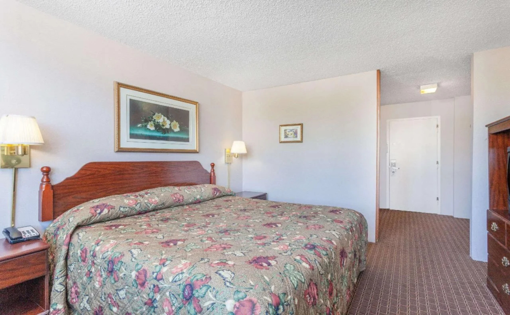 Napoleon Inn & Suits