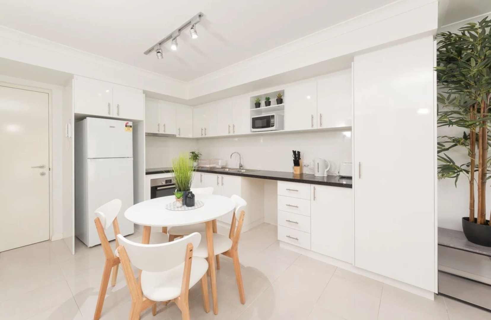 Lakeview Suite 05