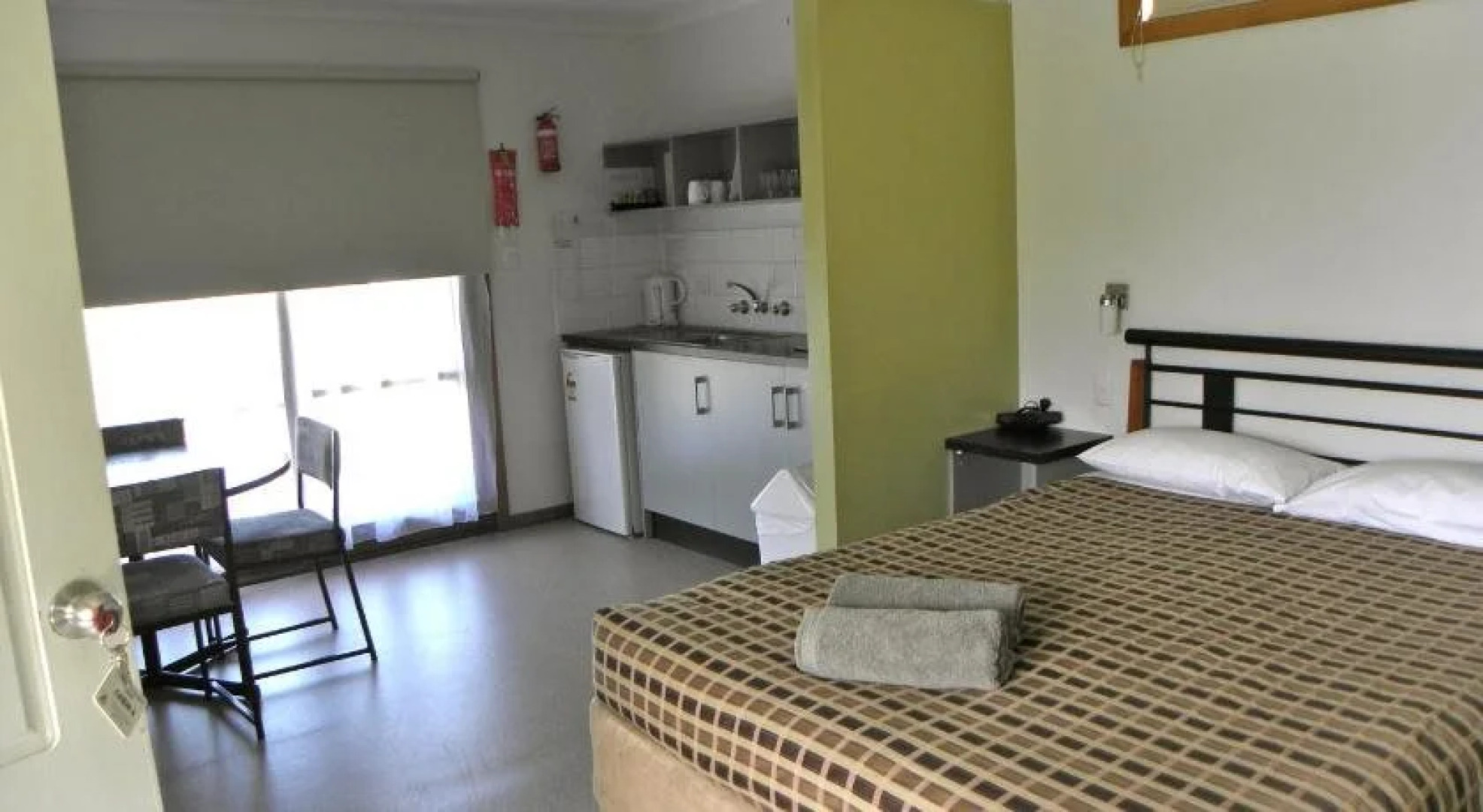 Lakeside Tourist Park