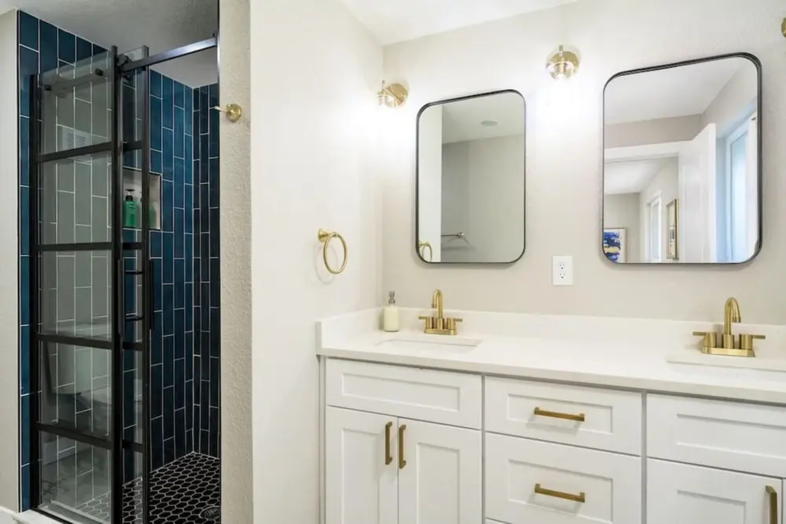 Gorgeous- 4 King Beds Near Den w Large Game Room