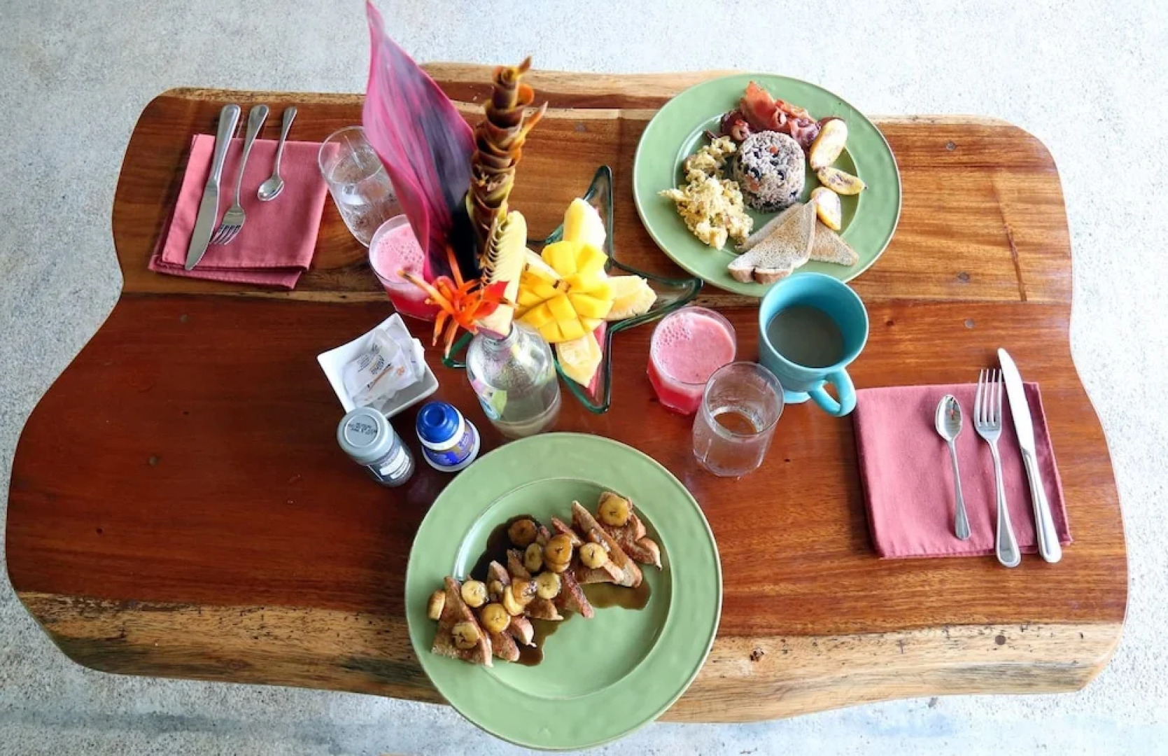 Manoas Luxury Camping and Villa Rentals