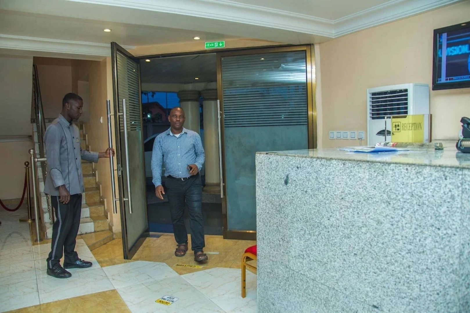 Royal Crest Hotel & Suites