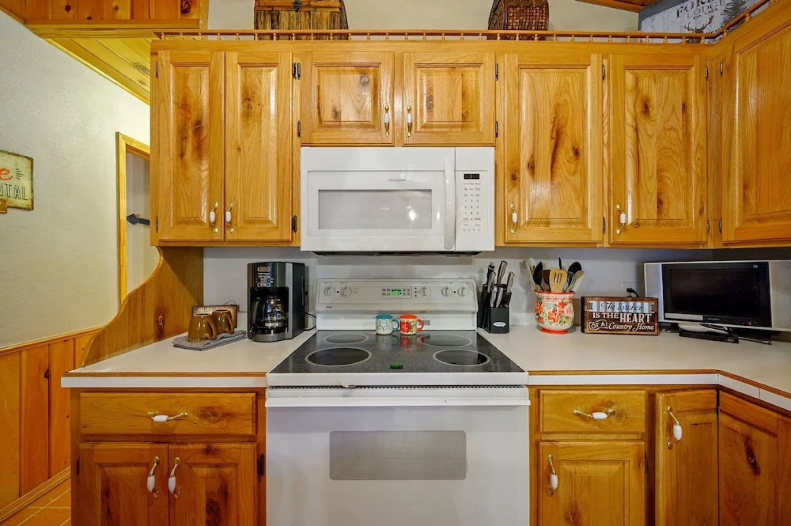 Cast Away Family Cabin with Hot Tub, Fireplace, and Kids Area by RedAwning