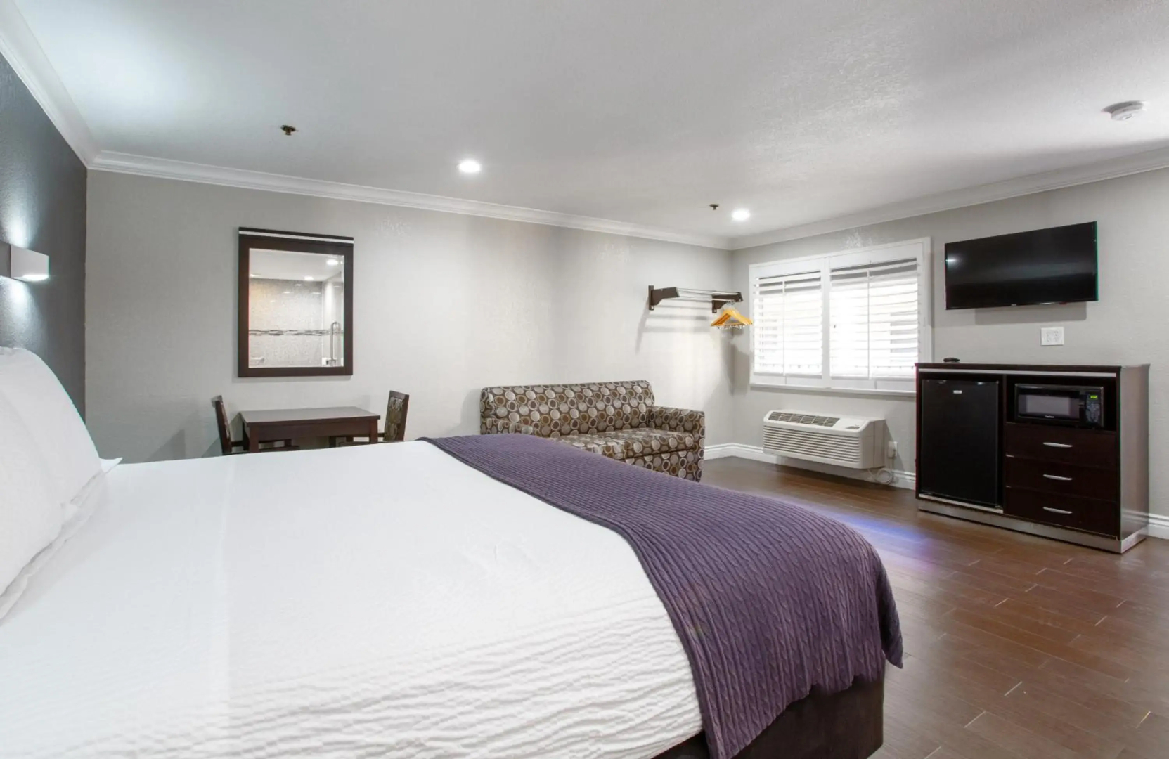 Elev8 Hotel Los Angeles LAX