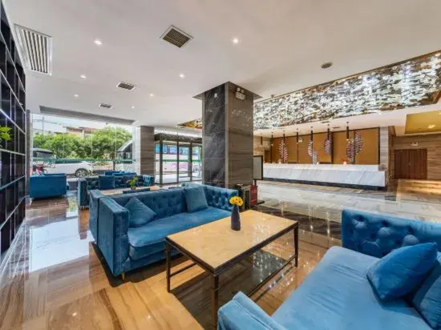 Sanyuan Hotel (Zixing Dongjiang Lake)