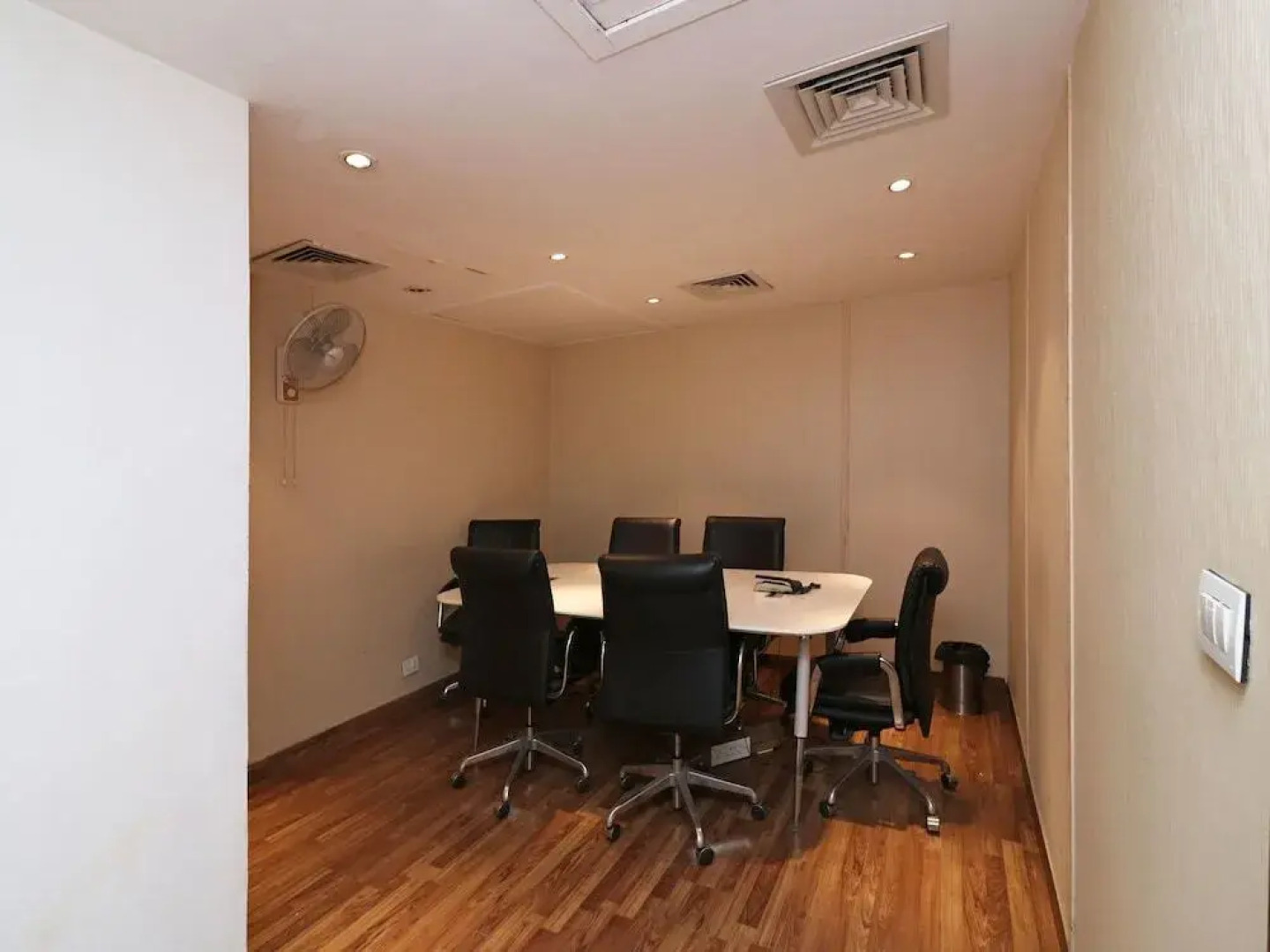 Joy Inn & Suites by OYO Rooms