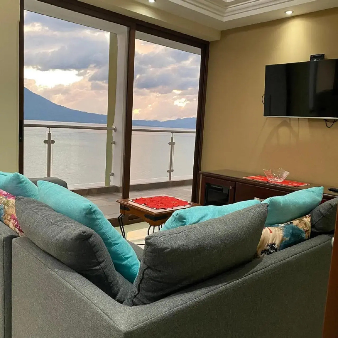 Torres de Atitlan 4 Bdrm-3 Bthrm Full Floor - for 10 people