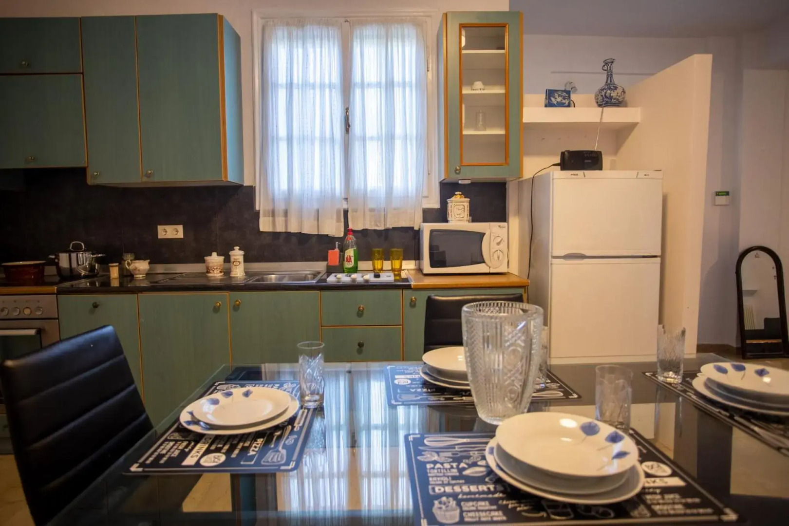 Traditional Apartment part of a Detached Villa on a luxurious Hill of Thessaloniki PANORAMA with a private garden with trees ,also available for Family and other gatherings and Kid's parties - under 13 , for less than 20 people alltogether