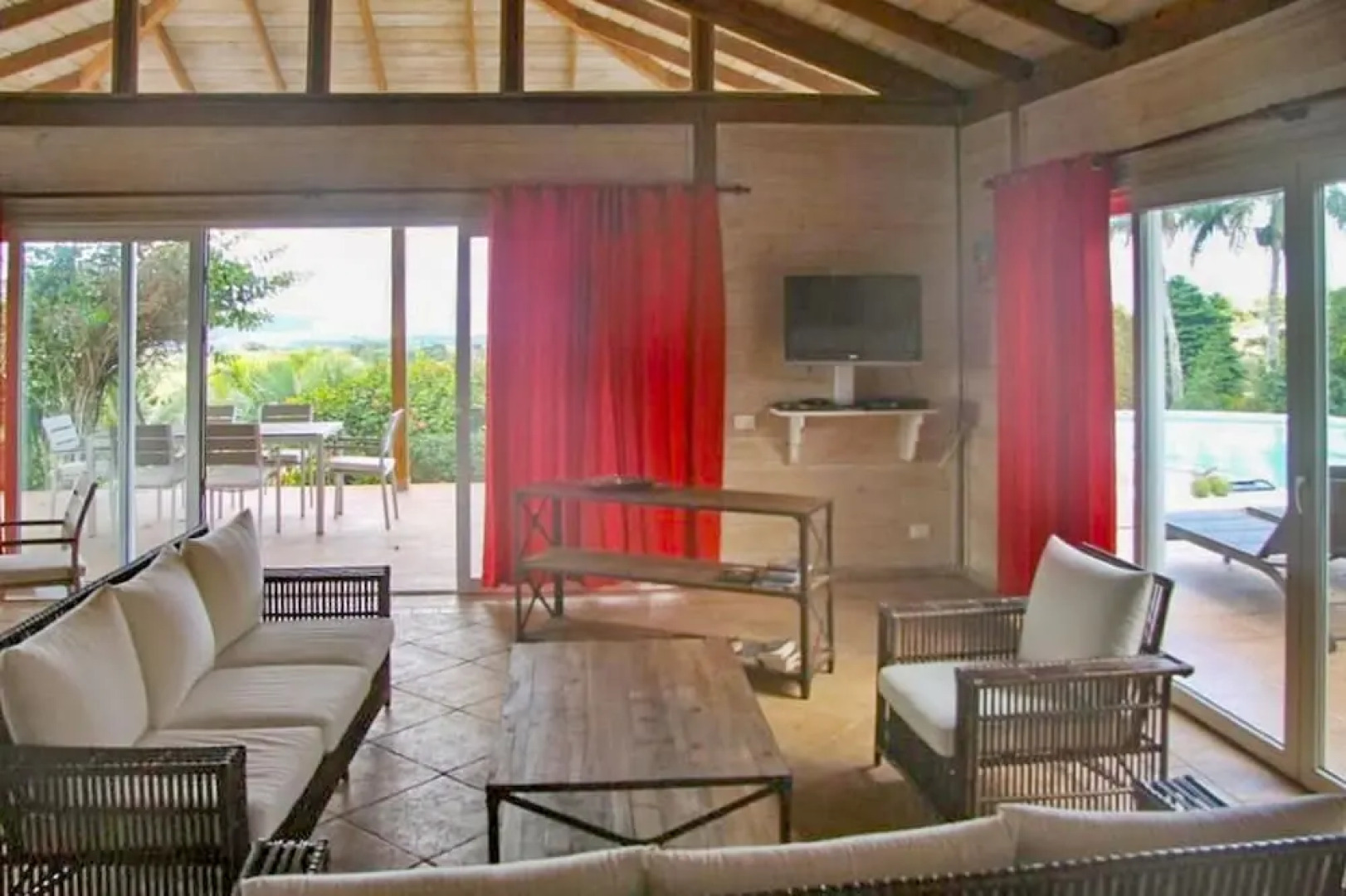 Luxury, 4-bedroom Villa With a Swimming Pool and Superb sea Views