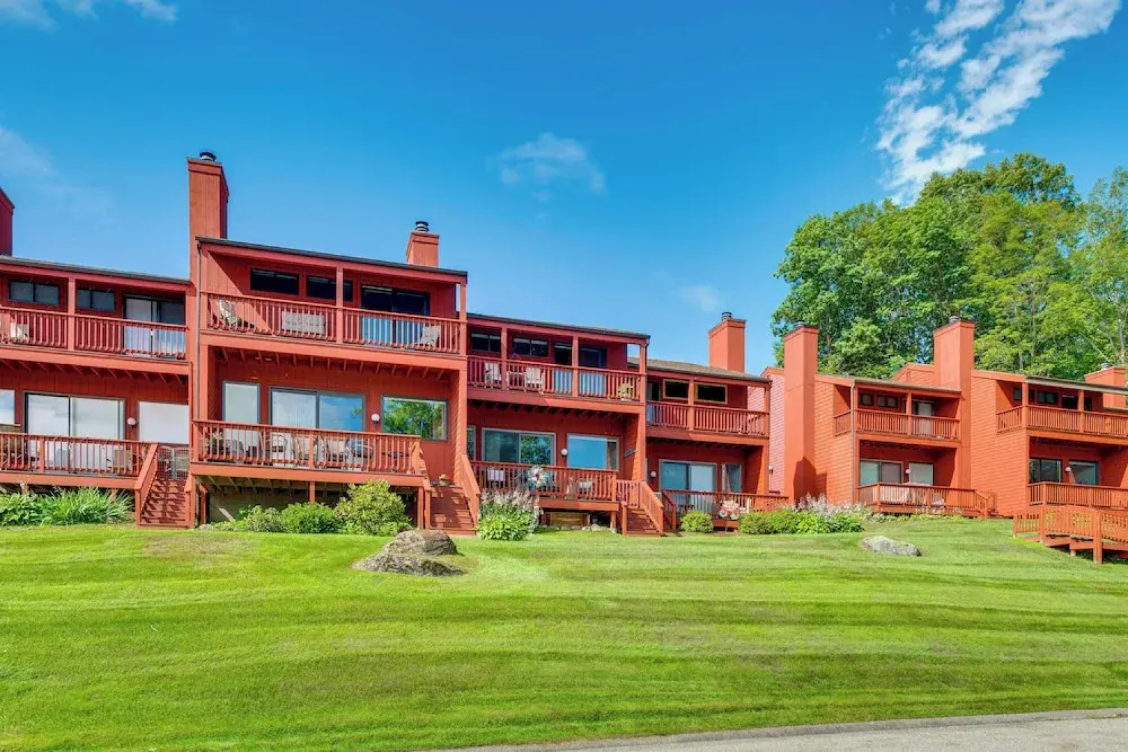 Waterfront Community: Lake Winnipesaukee Retreat!