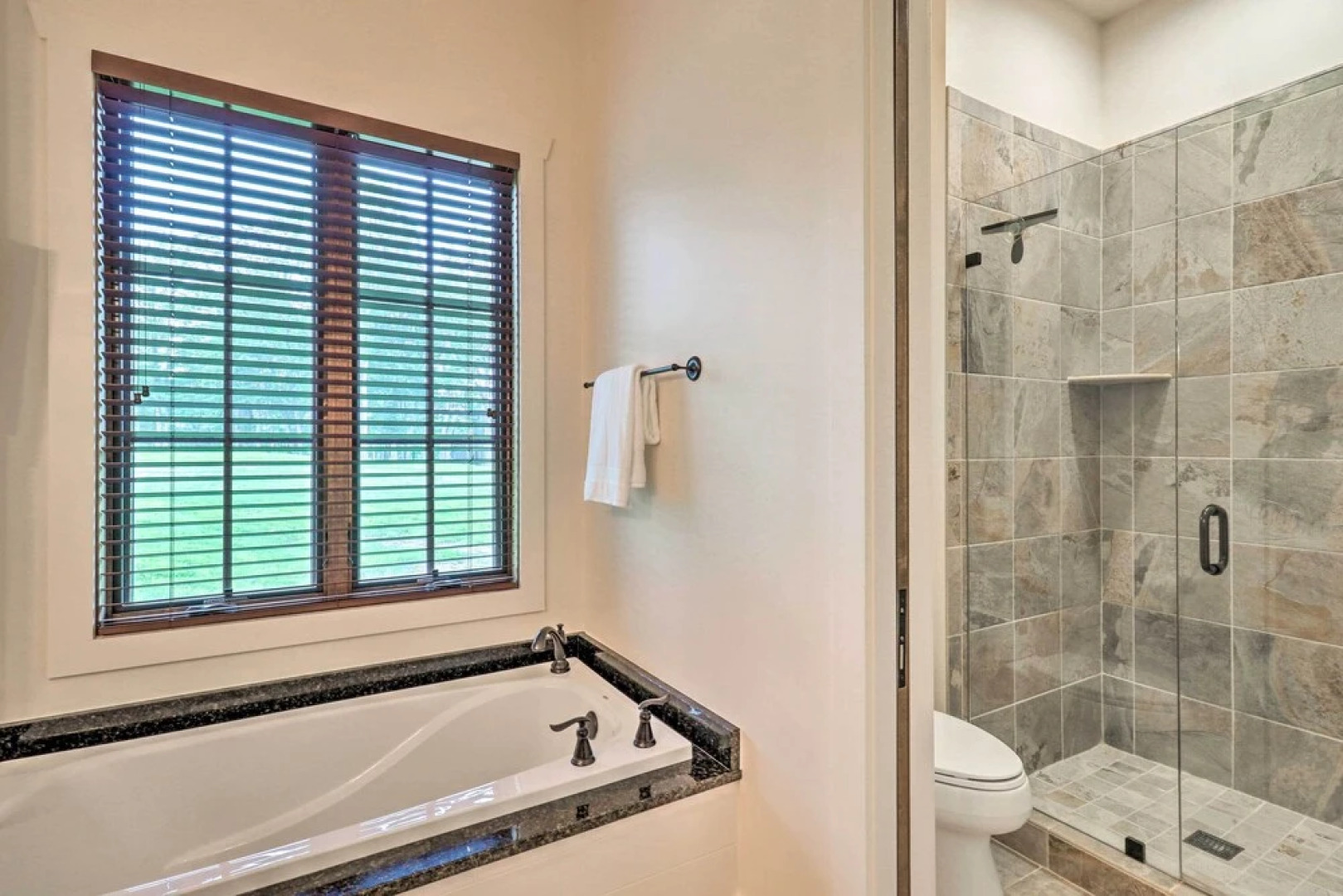 Serene Mountain Retreat! Rural Glenville Craftsman