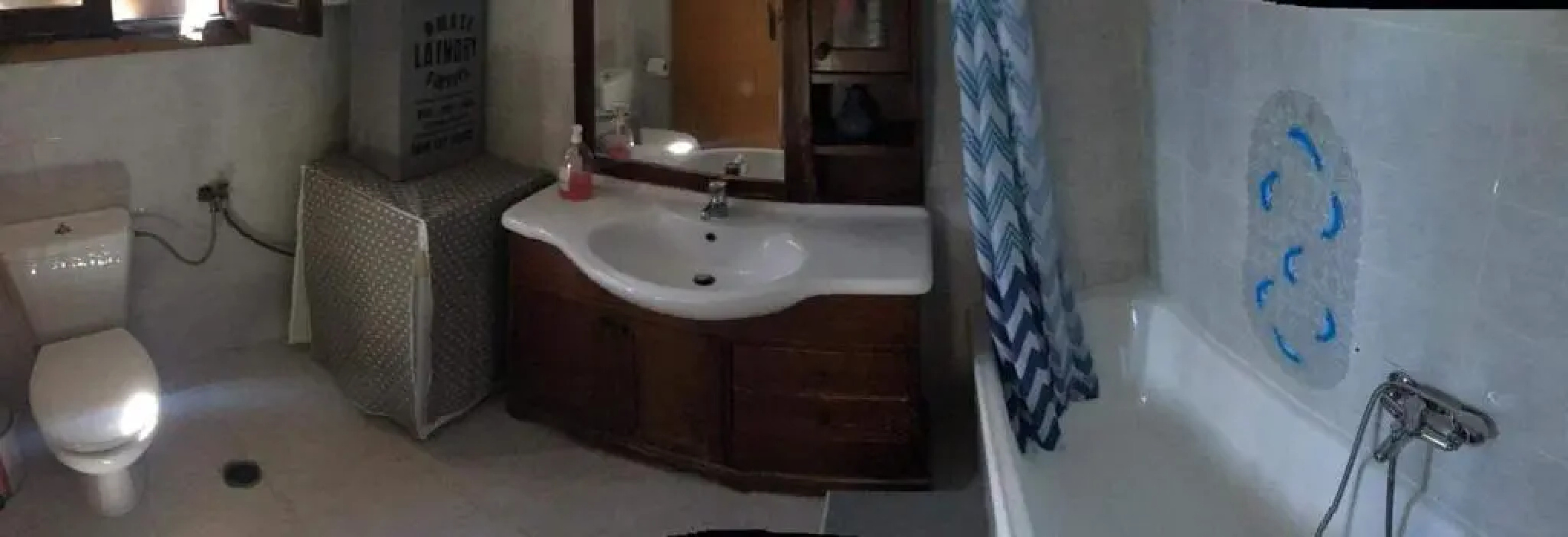 Tota's guest house, 4 min walk to the beach