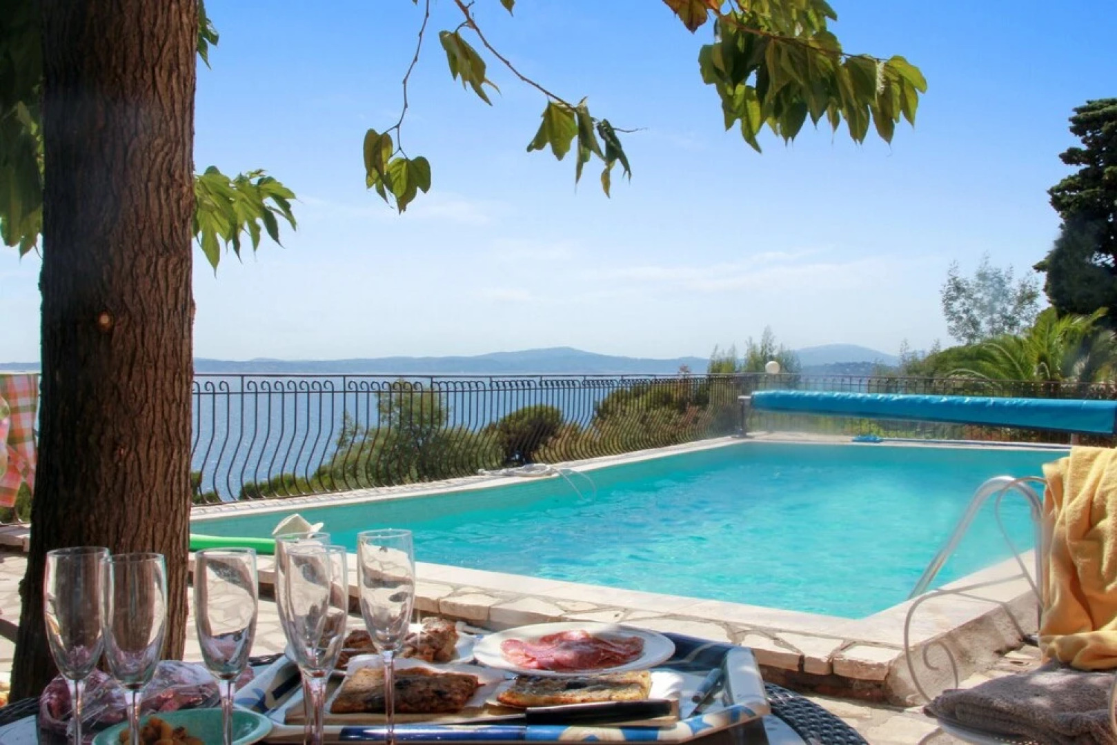 House With in Roquebrune sur argens With Wonderful sea Vie