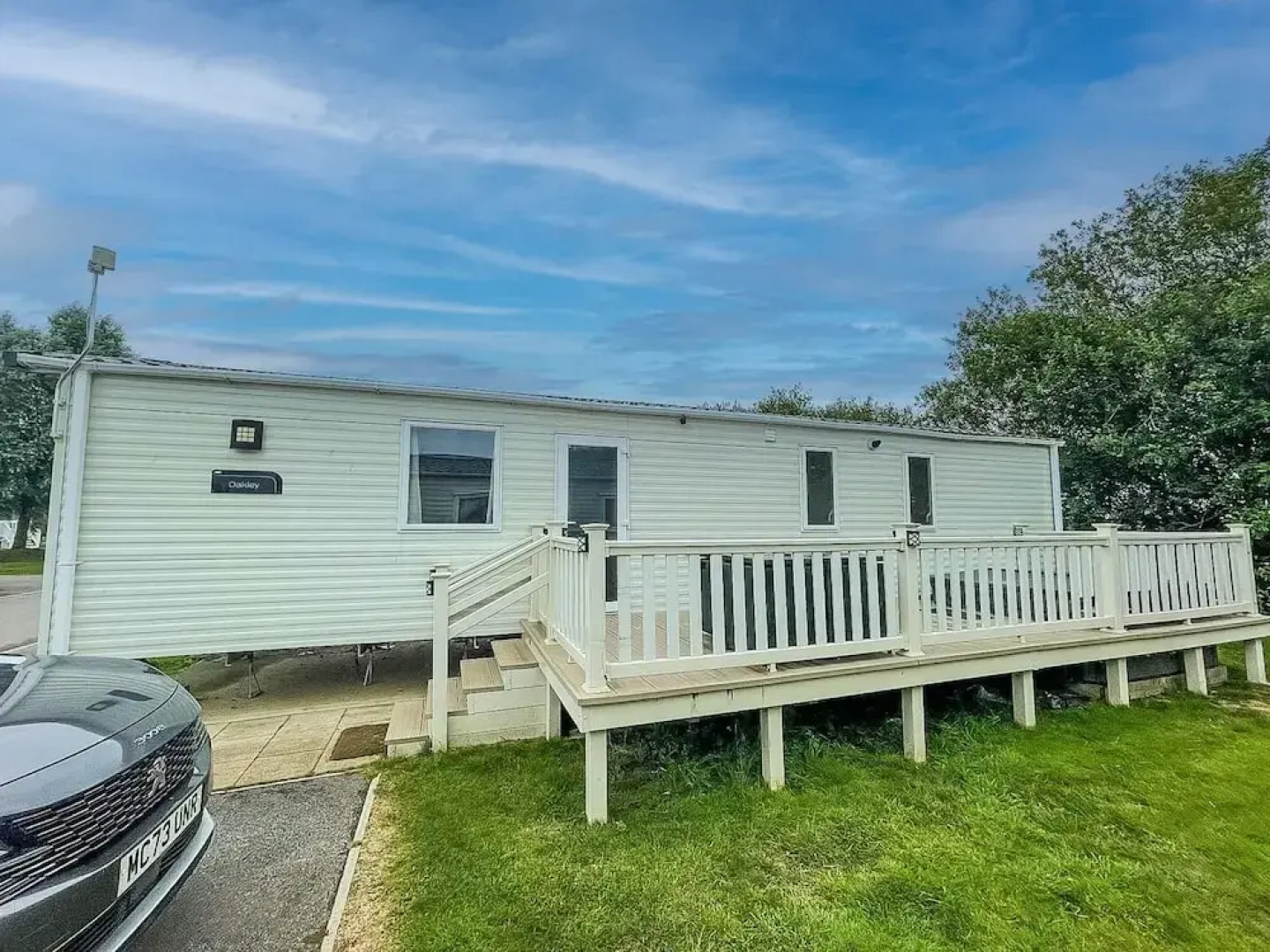 Caravansleeps6-hottub-garden-waterwonderland