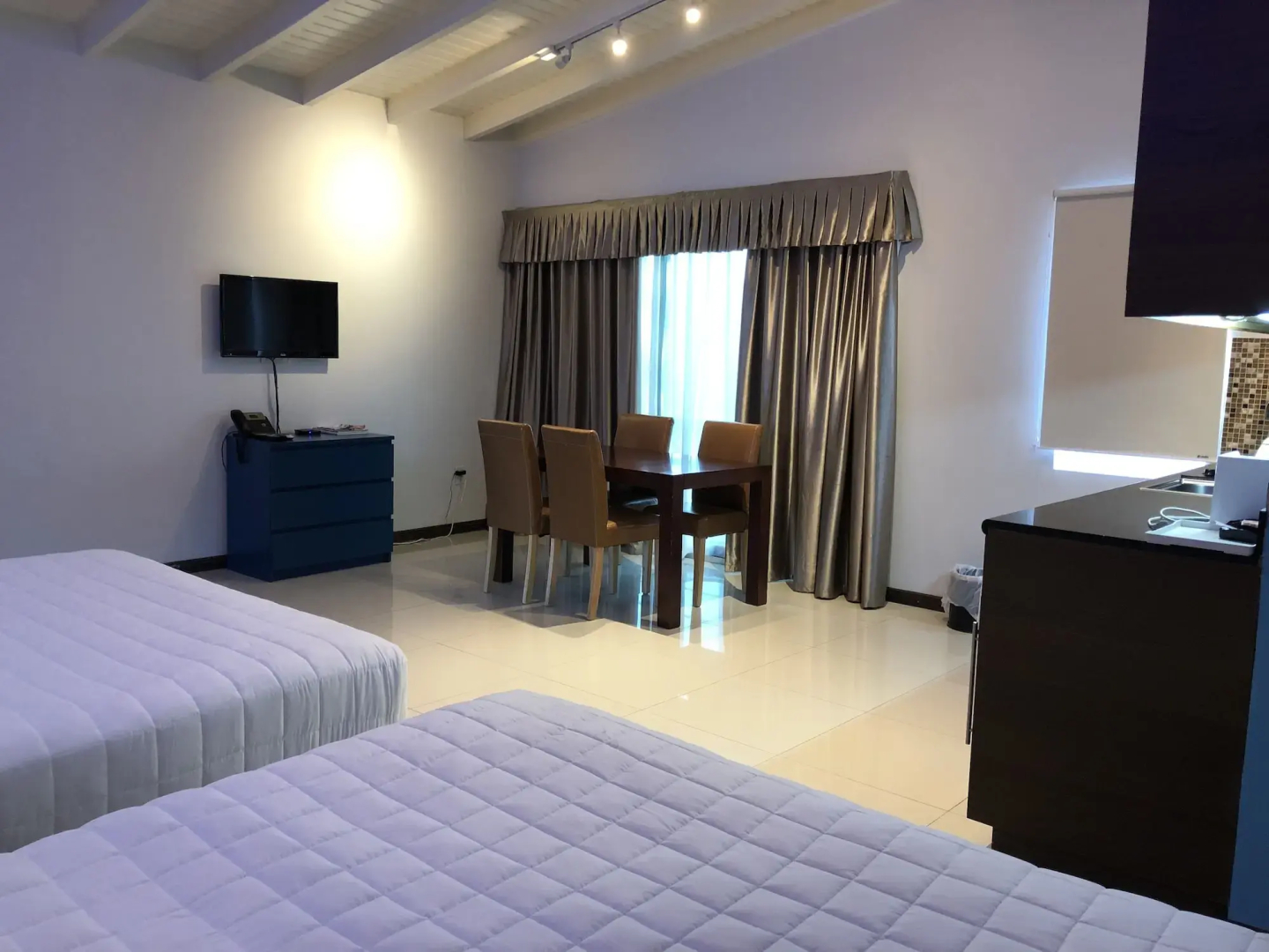 Quint's Travelers Inn