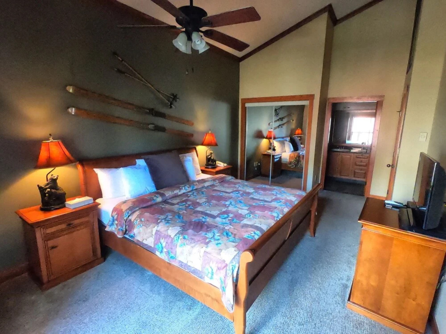 1408 - Three Bedroom Deluxe Eagle Springs West 3 Condo by RedAwning