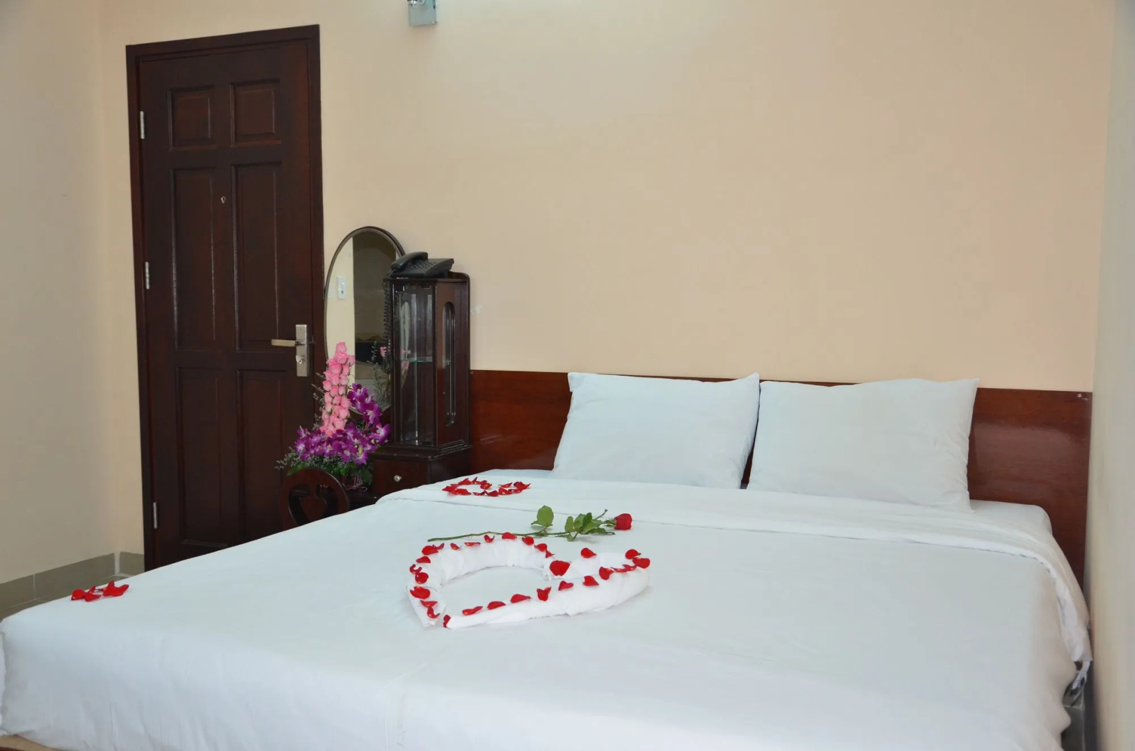 Ngoc Han Hotel By The Moment