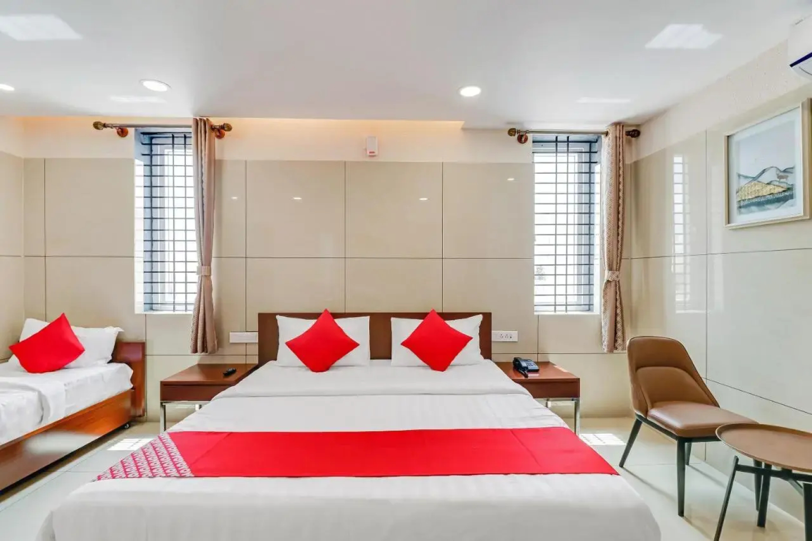 Sri Vinayaka Lodge by OYO Rooms