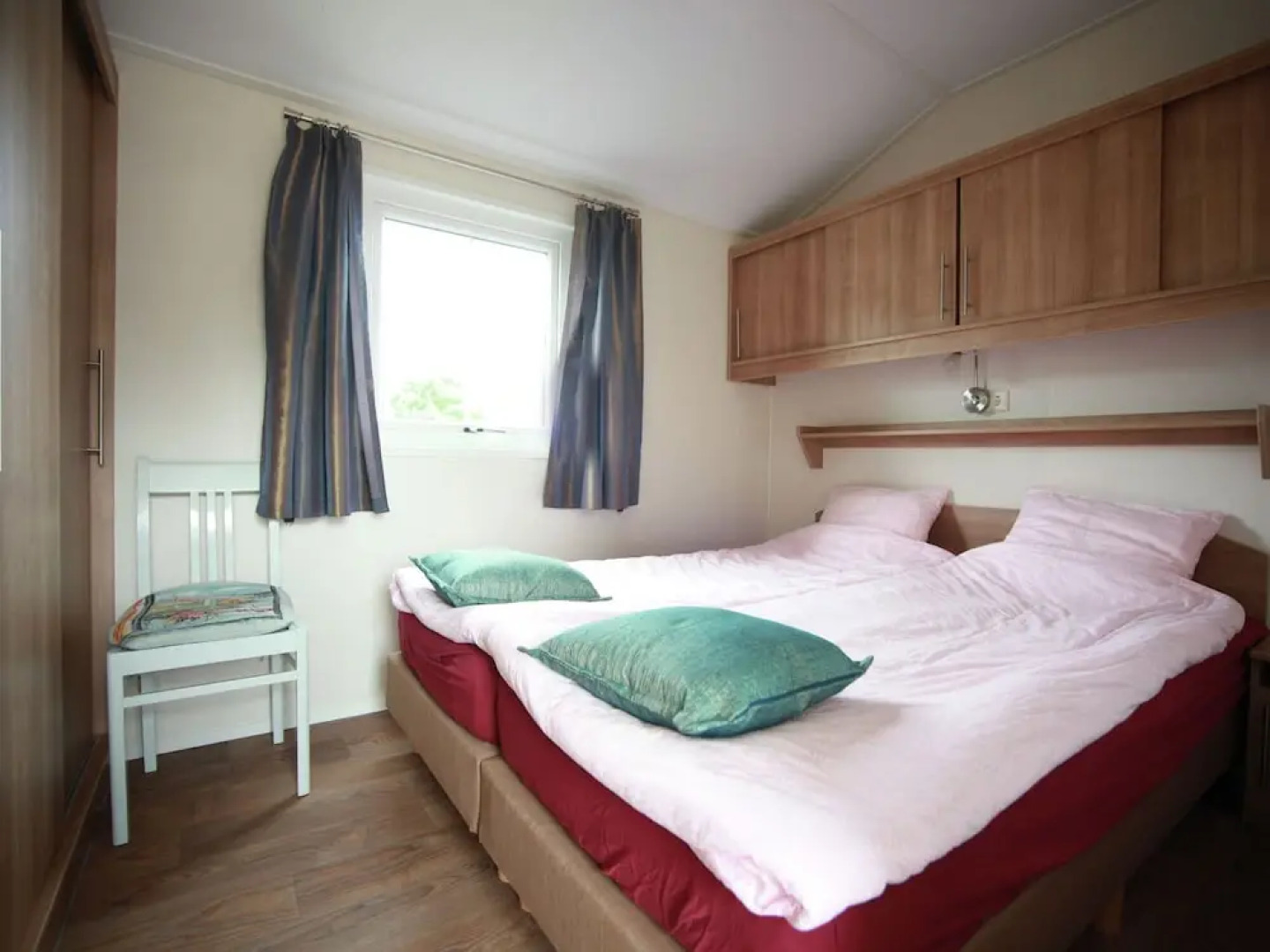 Comfy Chalet with Microwave near Wadden Sea