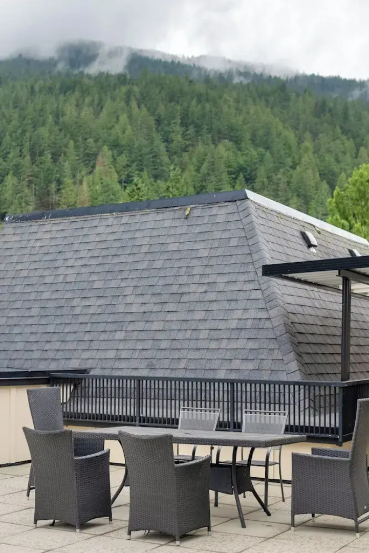 Rooftop Paradise Luxe 2BR  Lake Views