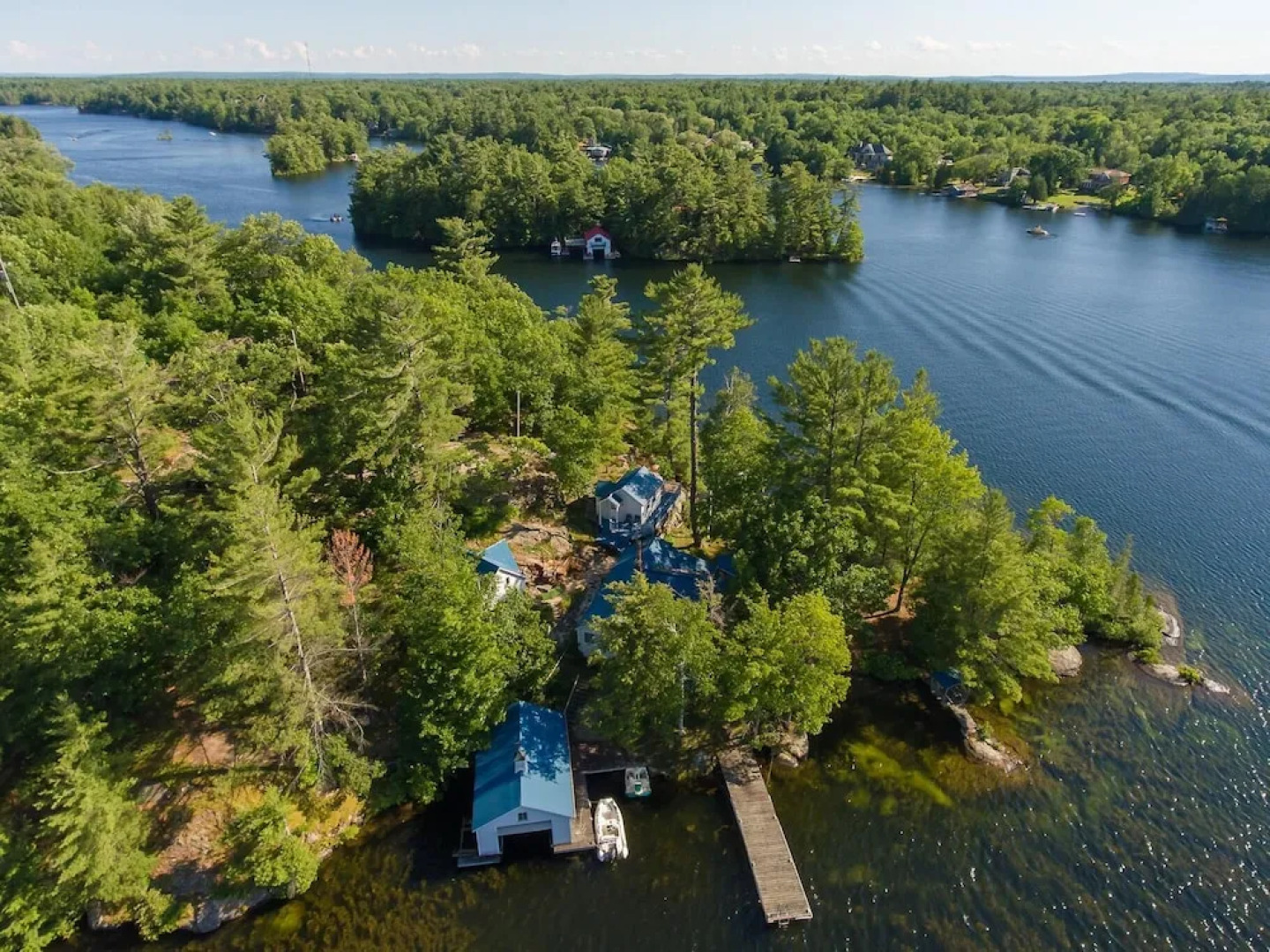 Magic on Little Go Home~3 bedroom cottage + guest cabin on 980 ft shore!