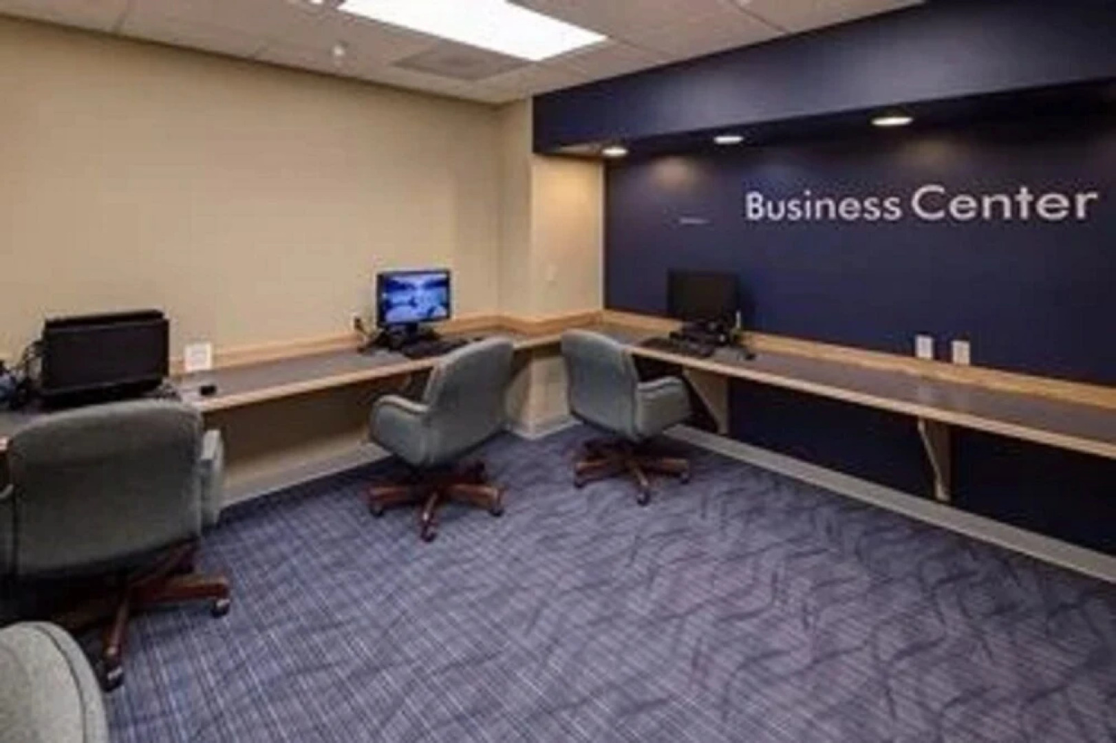 Totem Square Hotel & Marina