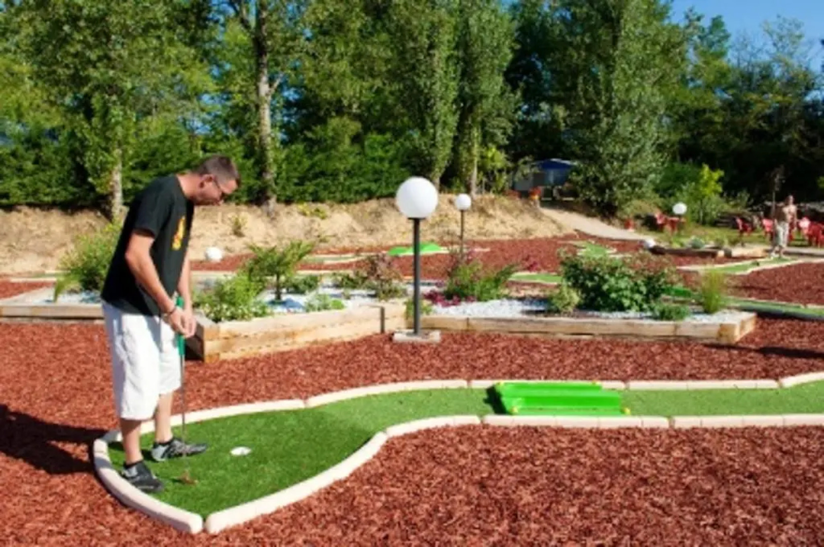 Maison de 2 chambres avec piscine partagee terrasse amenagee et wifi a Estang