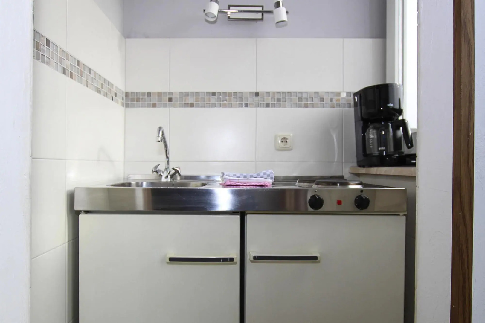 Apartment, Tating in Tating