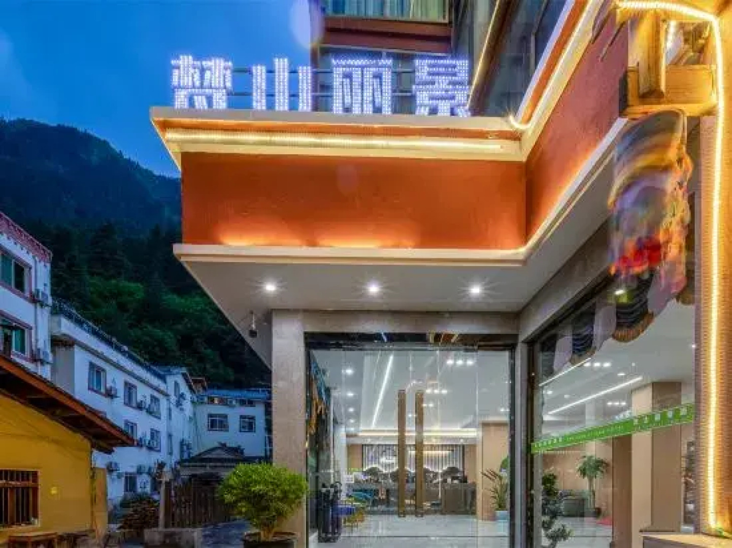 The pretty view of Buddhist hill homestay