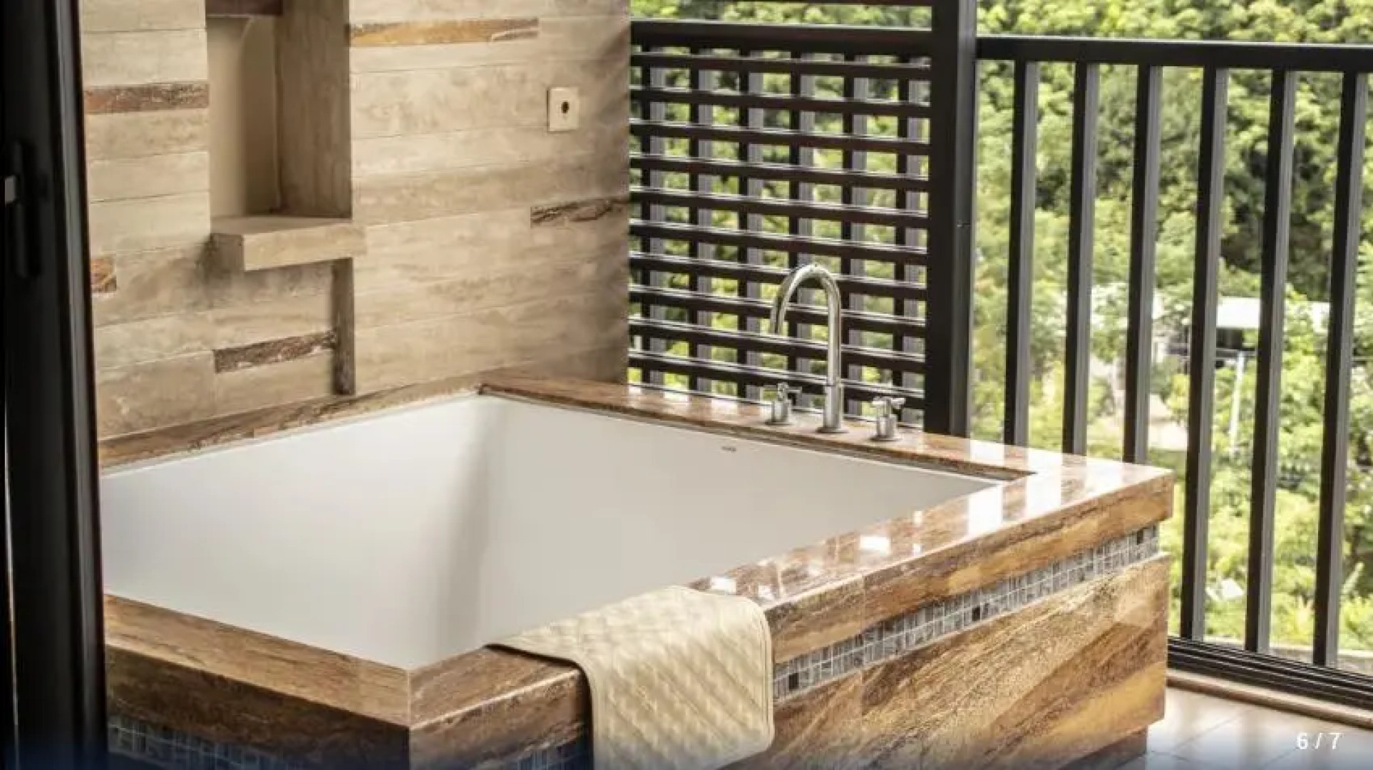 Days Hotel Hainan Baoting