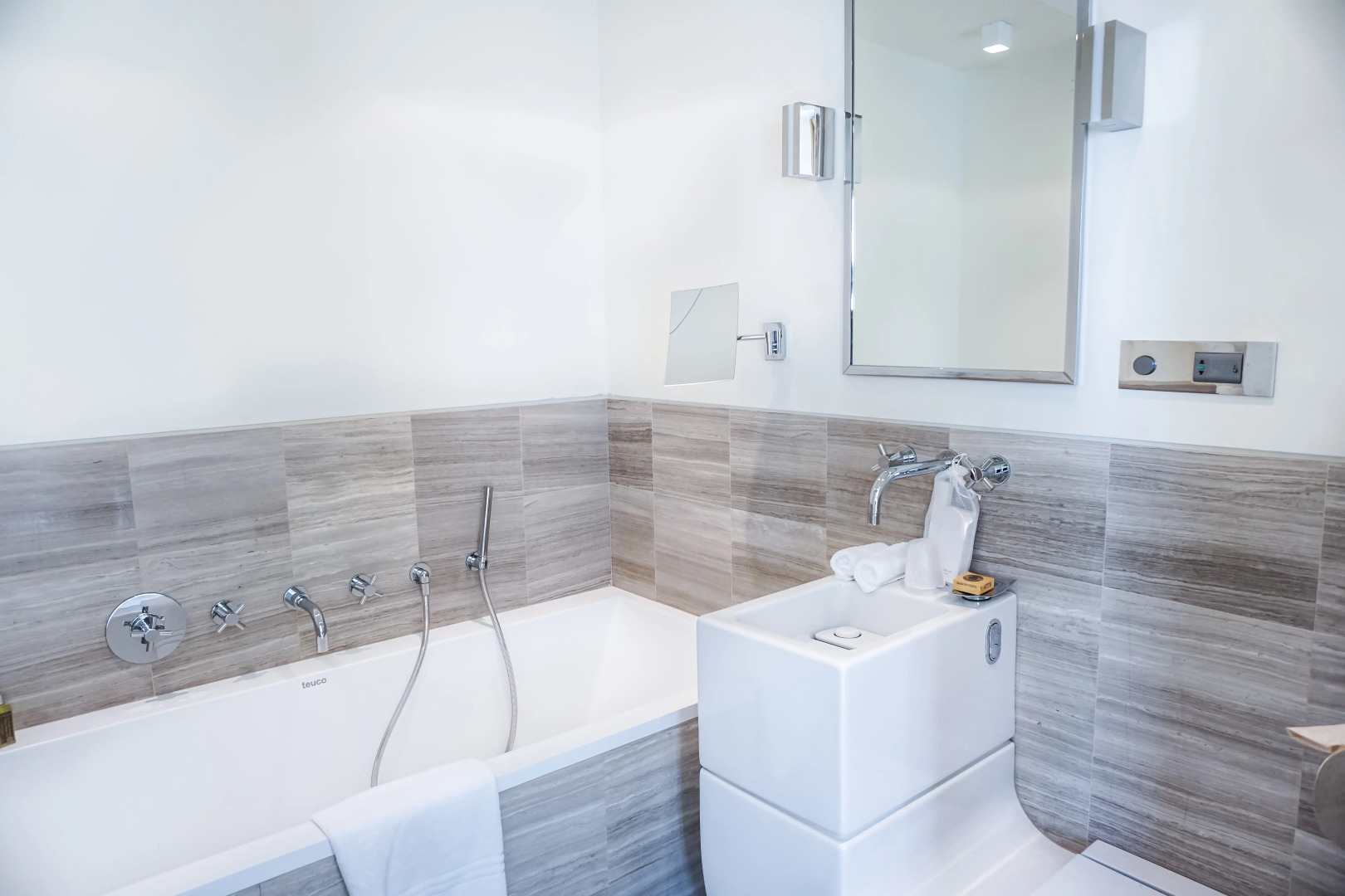 Hotel Marignan Champs - Elysées