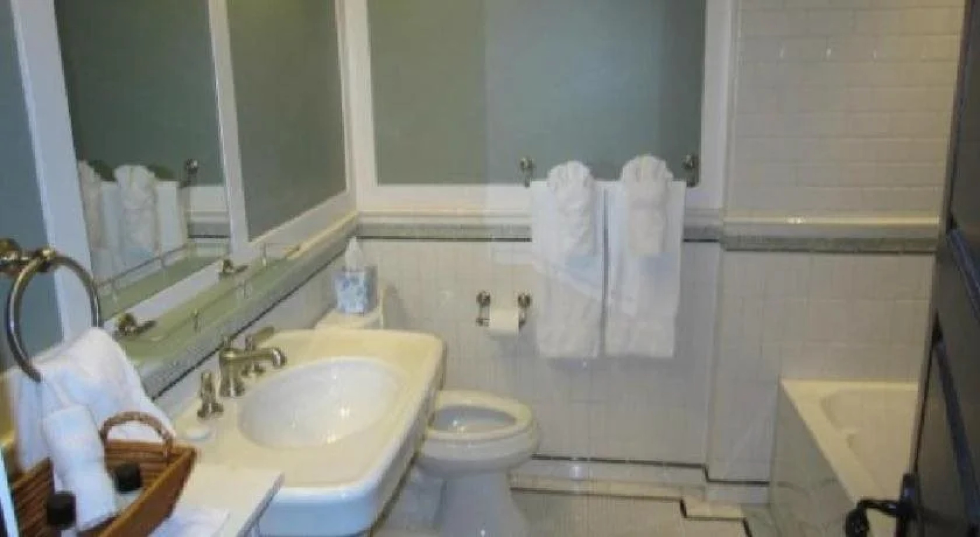 Lakeview Hotel