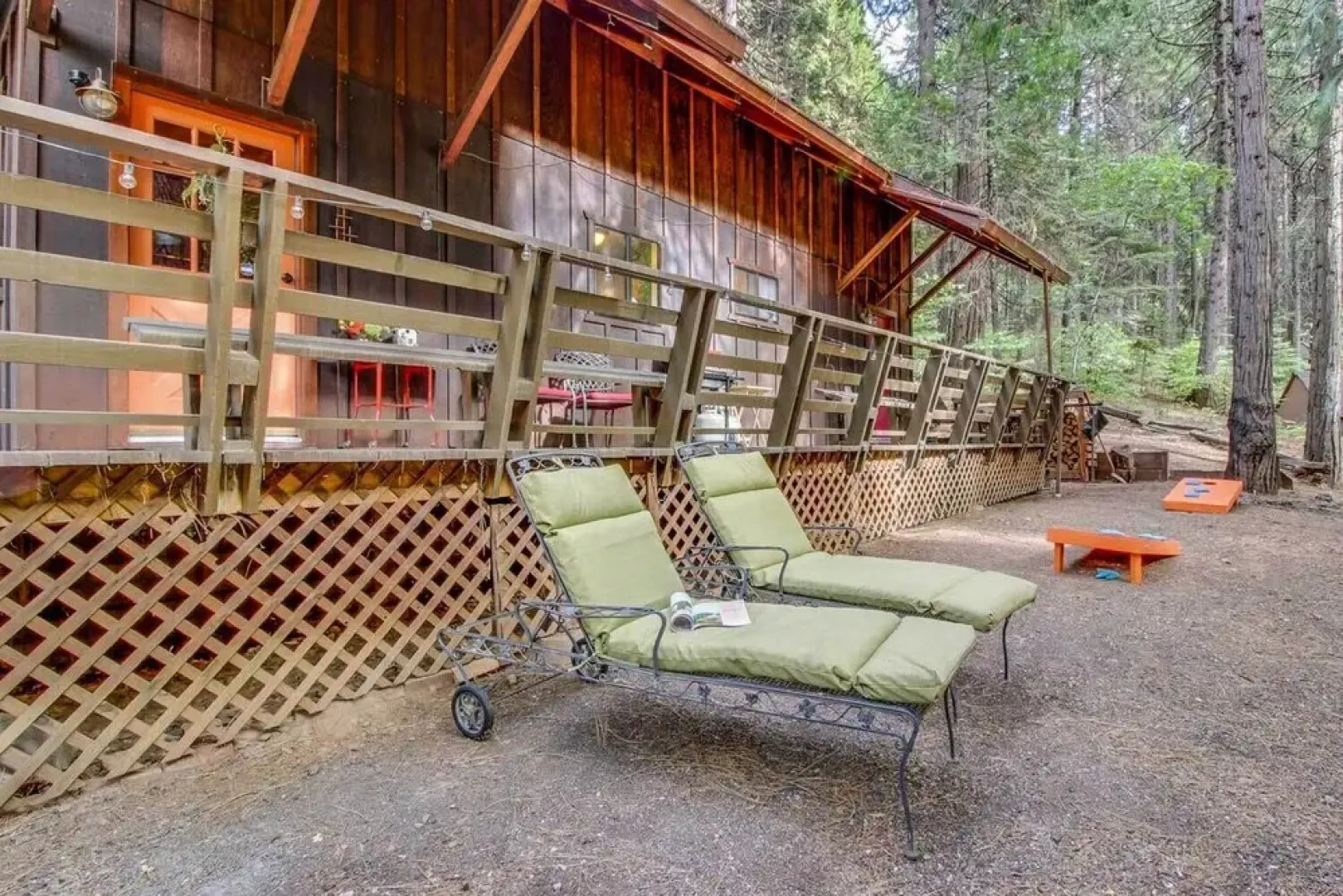 Walk Downtown: Arnold Cabin w/ Large Deck!