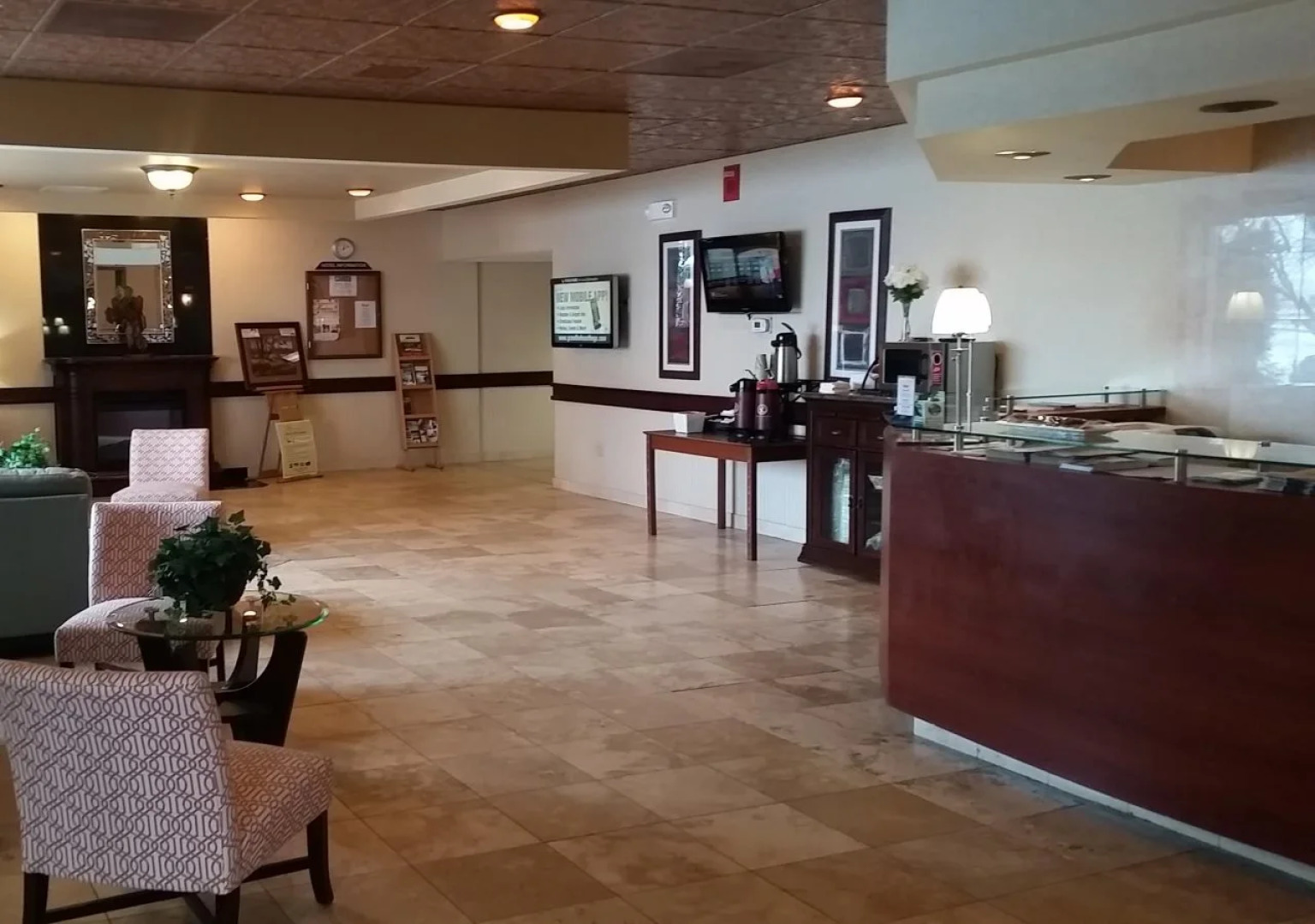 Grand Forks Inn & Suites
