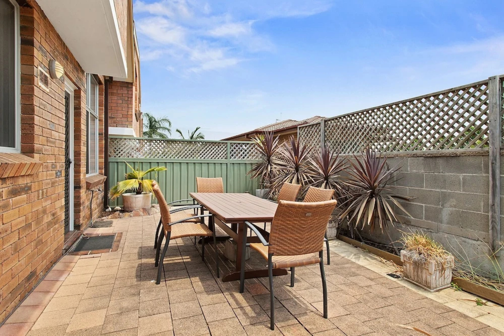 The Pines, 5/4 Messines Street