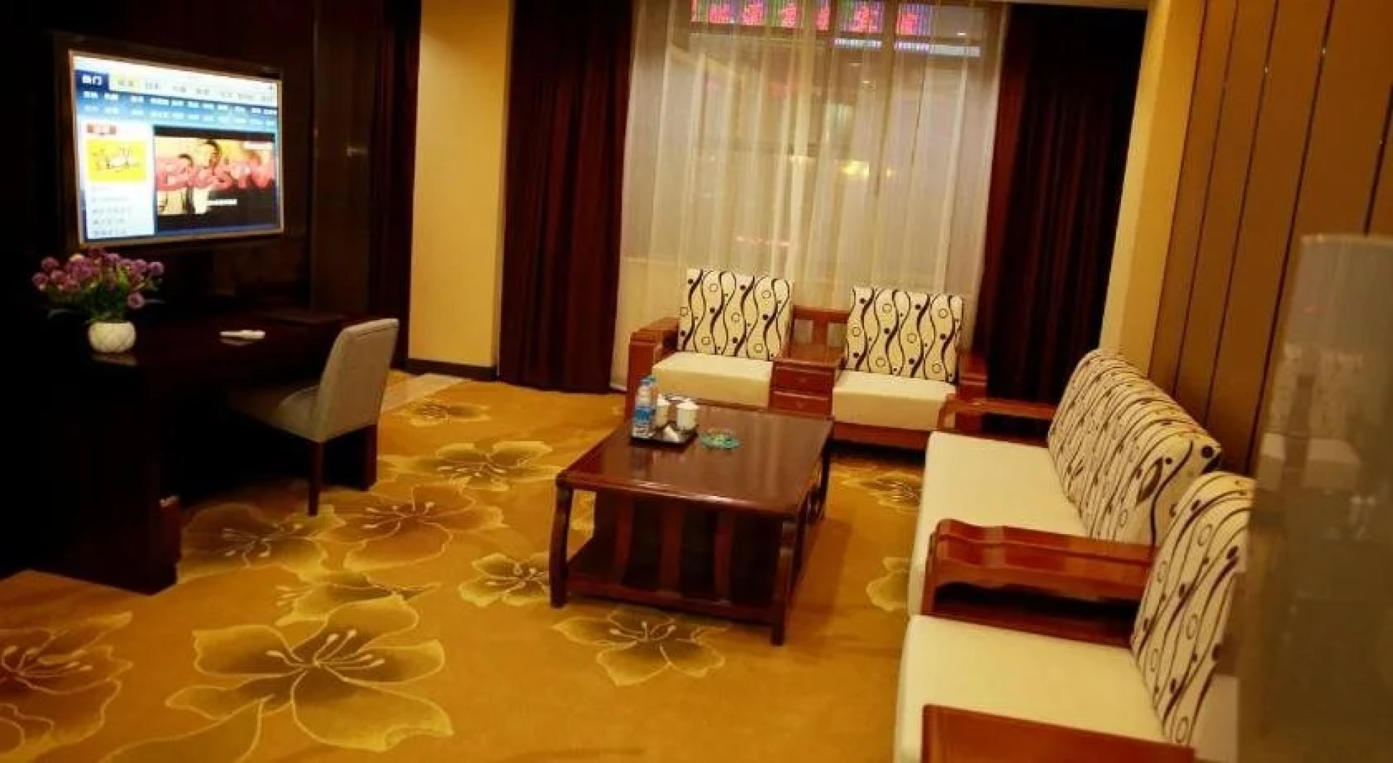 Jiayuguan Jingdu Holiday Hotel