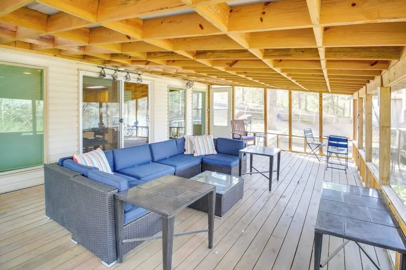Lake Hamilton Family Gem: Hot Tub & Boat Slip!