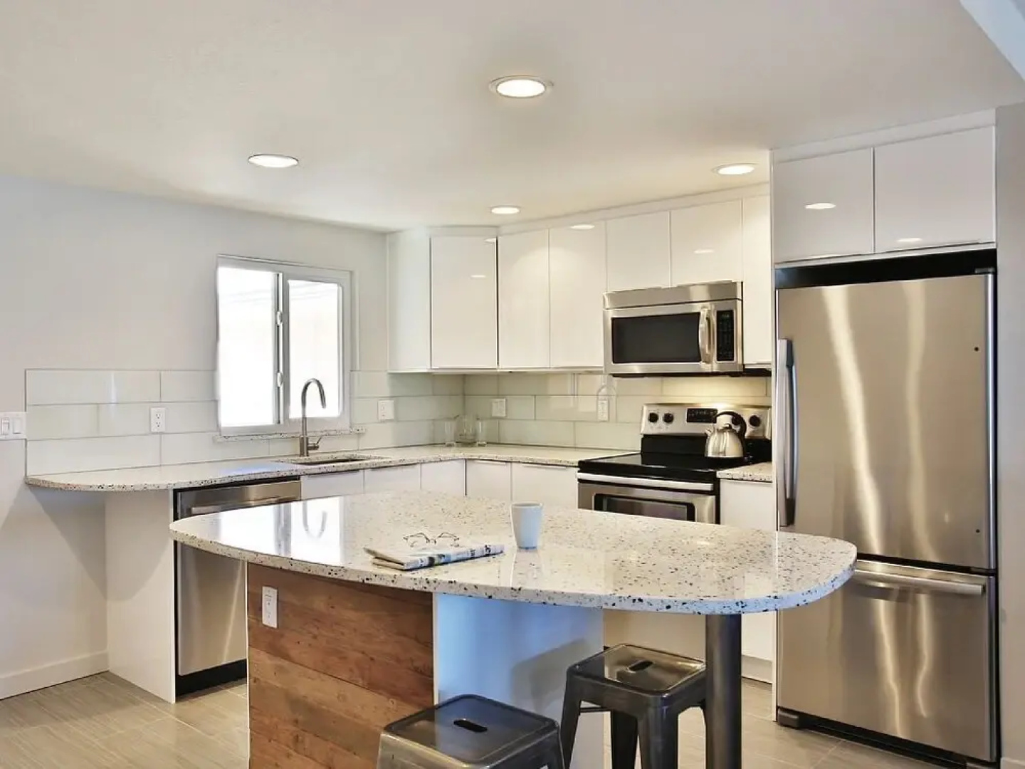 4495 S. Atlantic Ave #306s 2/2 Ocean Front