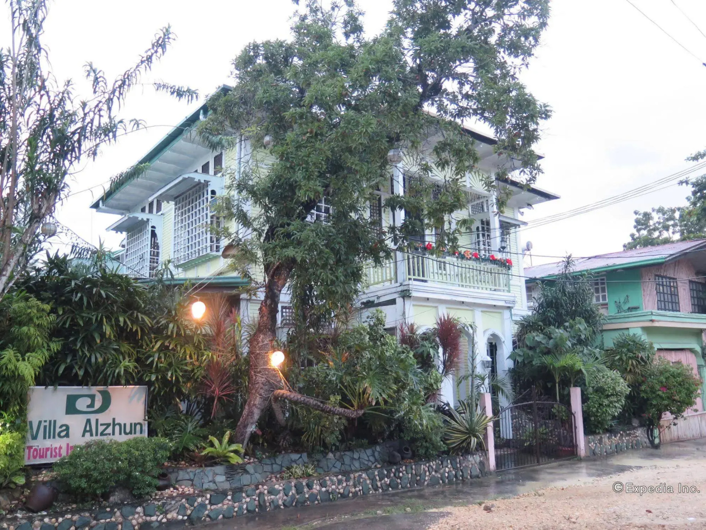 Villa Alzhun Tourist Inn and Restaurant