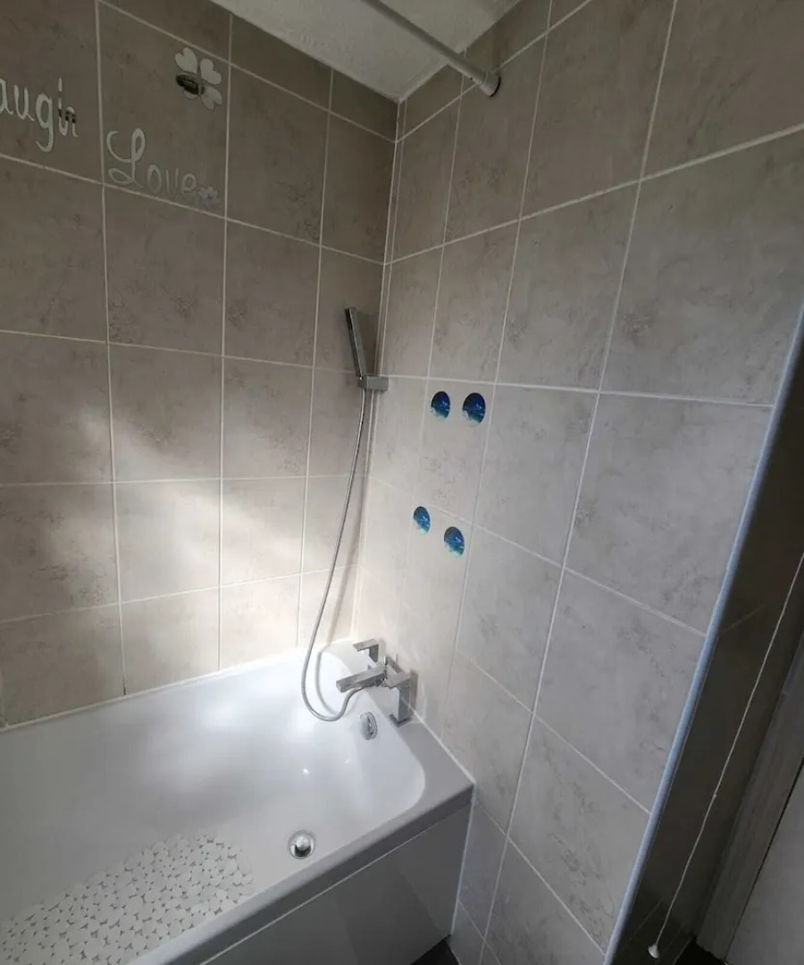 Home in Medway 3bedroom Free Sports Free Parking