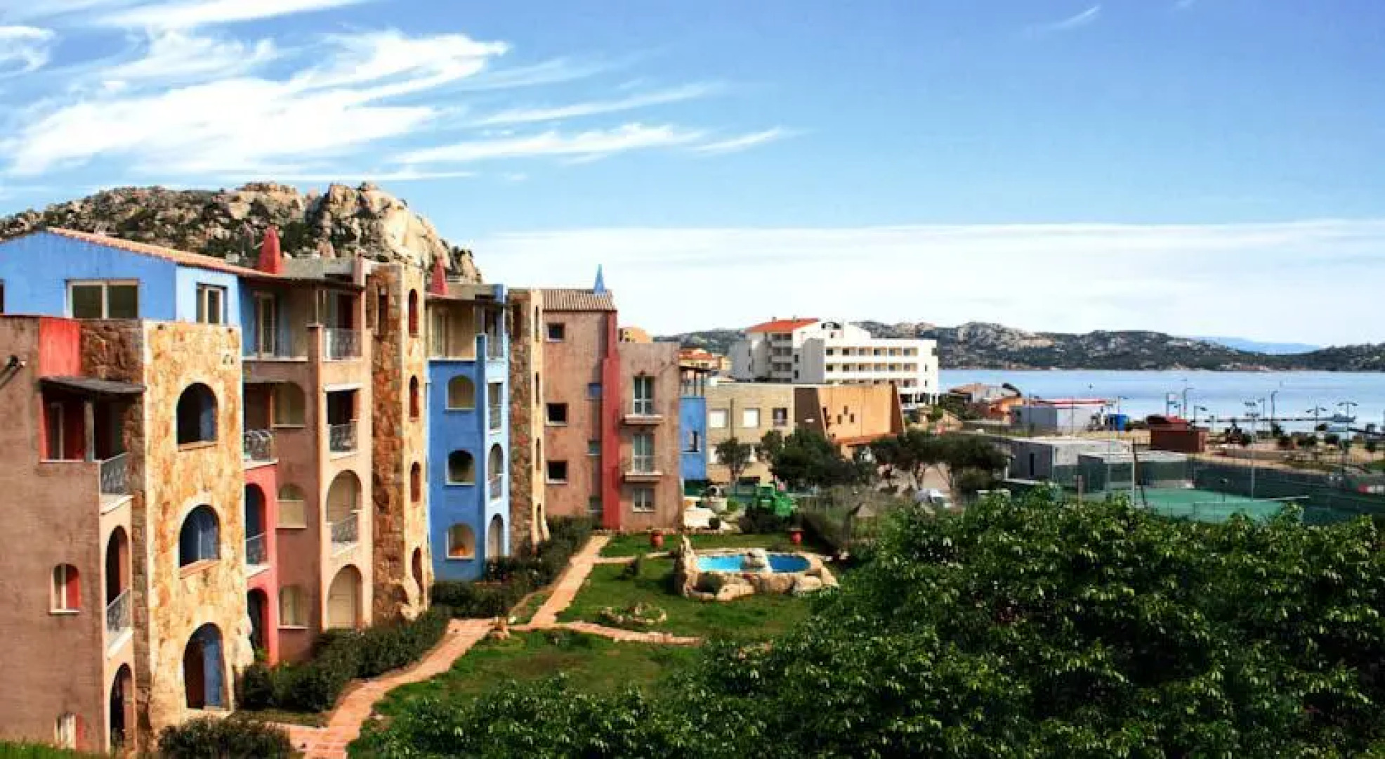 Leo Village Residence