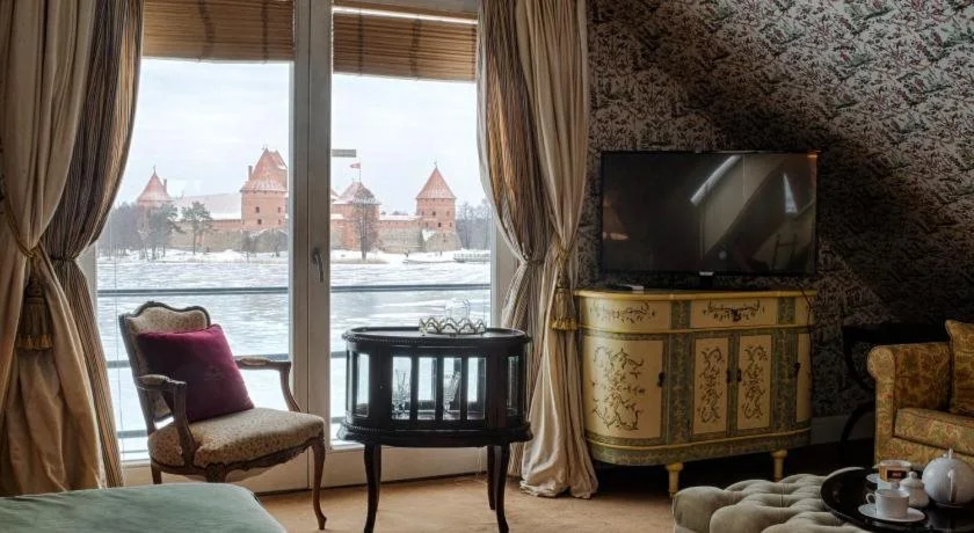 Apvalaus Stalo Klubas