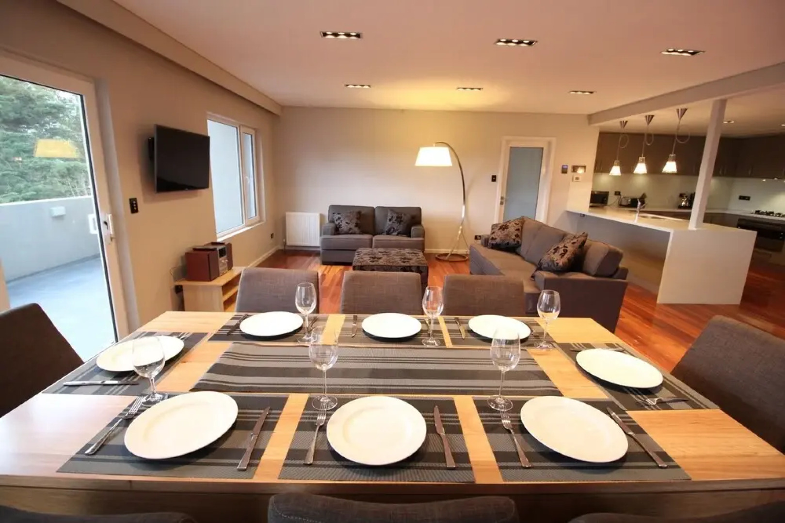 Sunny Sandy Bay Apartment