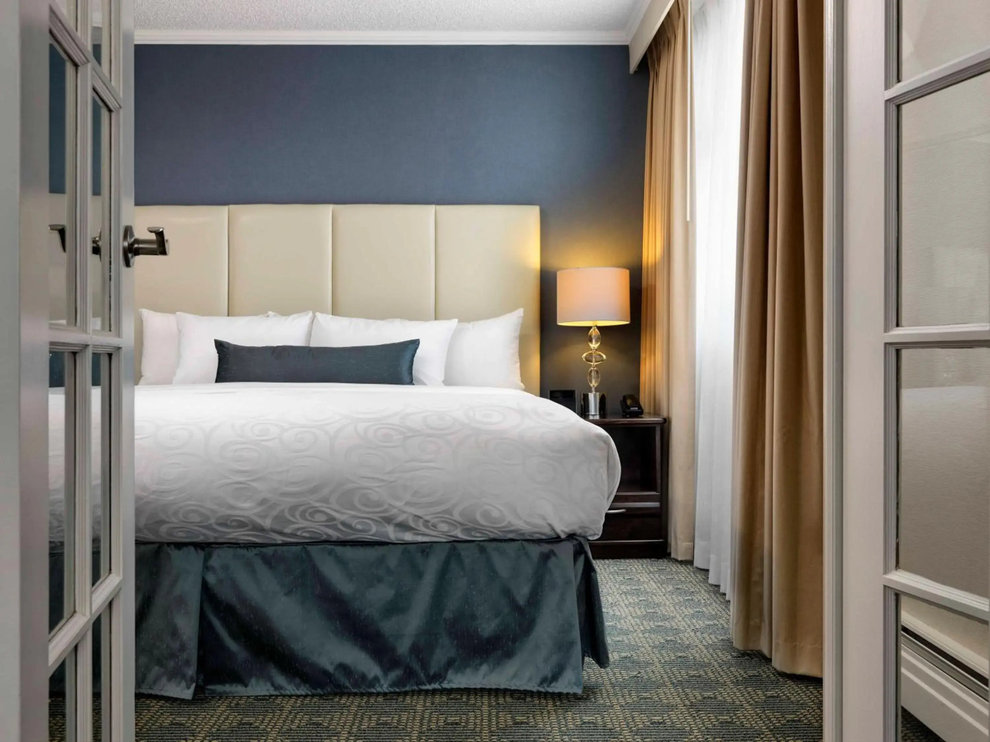 Chateau Victoria Hotel and Suites